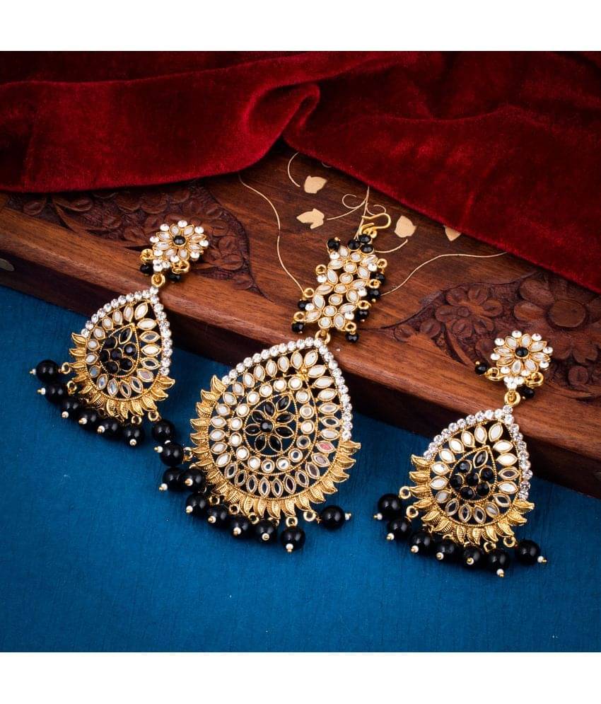     			Sukkhi Glitzy Gold Plated Kundan Chandelier Earring Maangtikka Set for Women