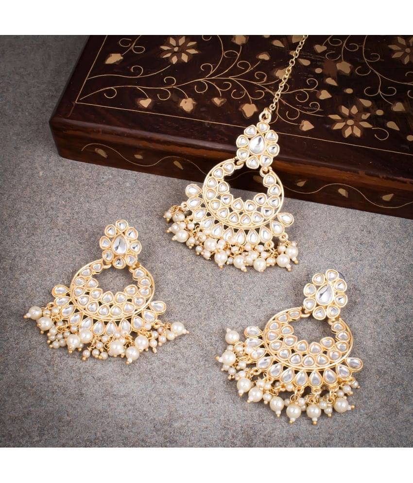     			Sukkhi Pleasing Gold Plated Kundan Chandbali Earring Mangtikka Set For Women