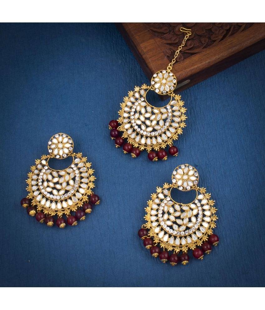     			Sukkhi Sparkling Kundan Gold Plated Floral Chandbali Earring Maangtikka Set for Women