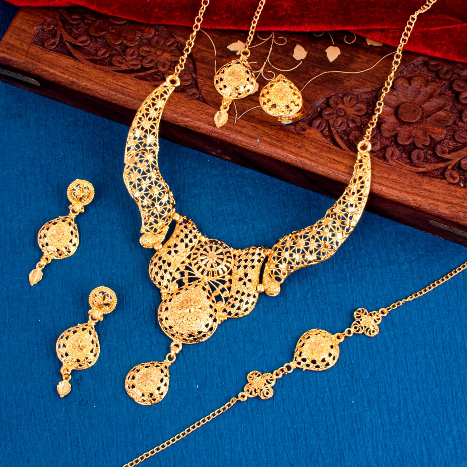     			Sukkhi Brass Golden Traditional Necklace set Combo Collar