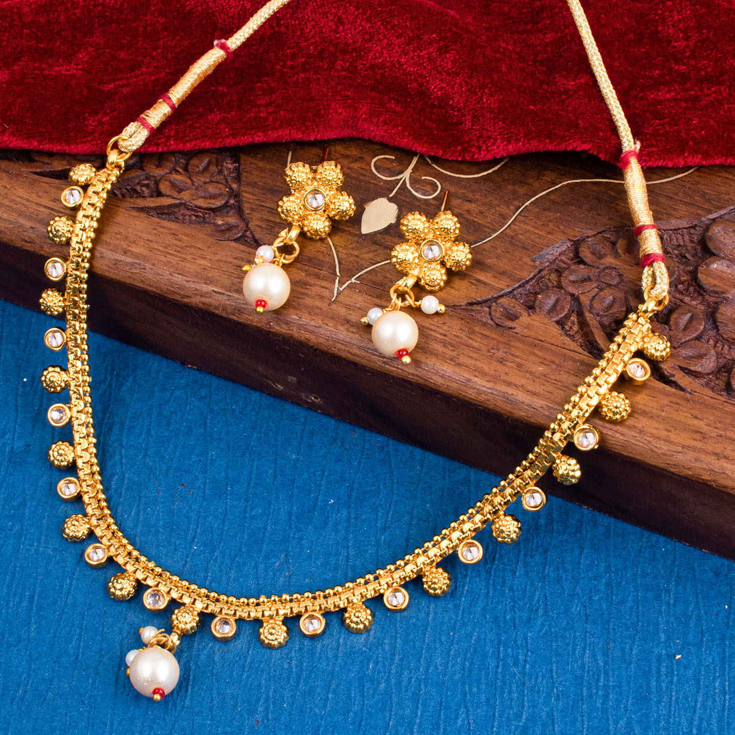     			Sukkhi Brass Golden Traditional Necklaces Set Collar