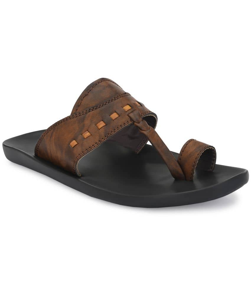 Leeport - Beige Men's Kolhapuris - Ethnic Shoes | Buy online on ZillyBuy