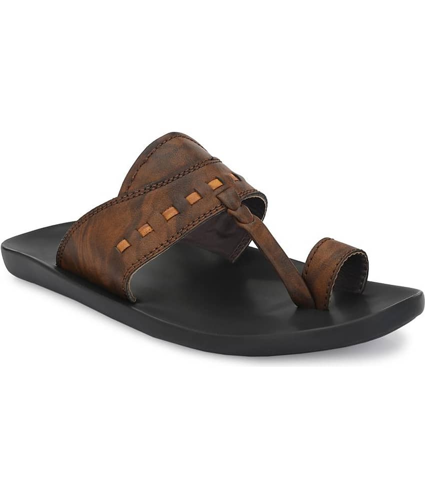 Leeport - Beige Men's Kolhapuris - Ethnic Shoes | Buy online on ZillyBuy