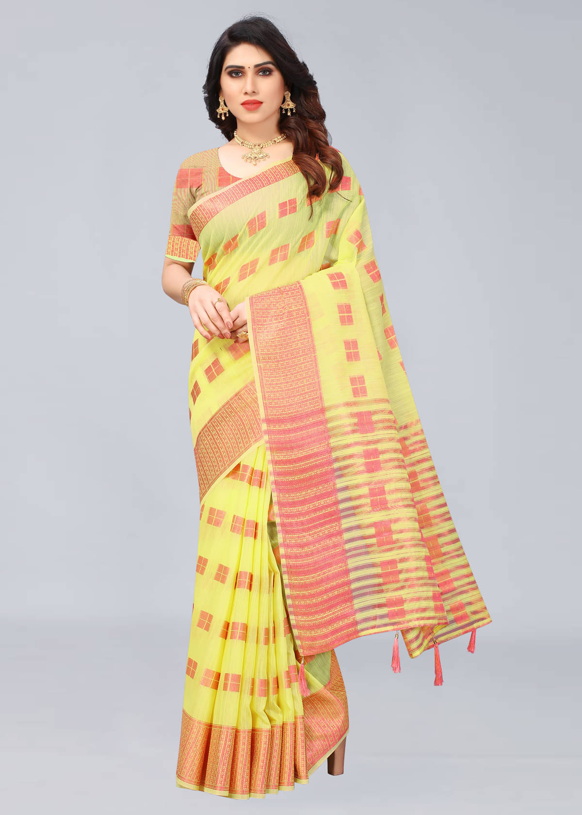 OFLINE SELCTION , INDIA Cotton Blend Printed Saree With Unstitched Blouse Piece ( Yellow )     			OFLINE SELCTION , INDIA Cotton Blend Printed Saree With Unstitched Blouse Piece ( Yellow )