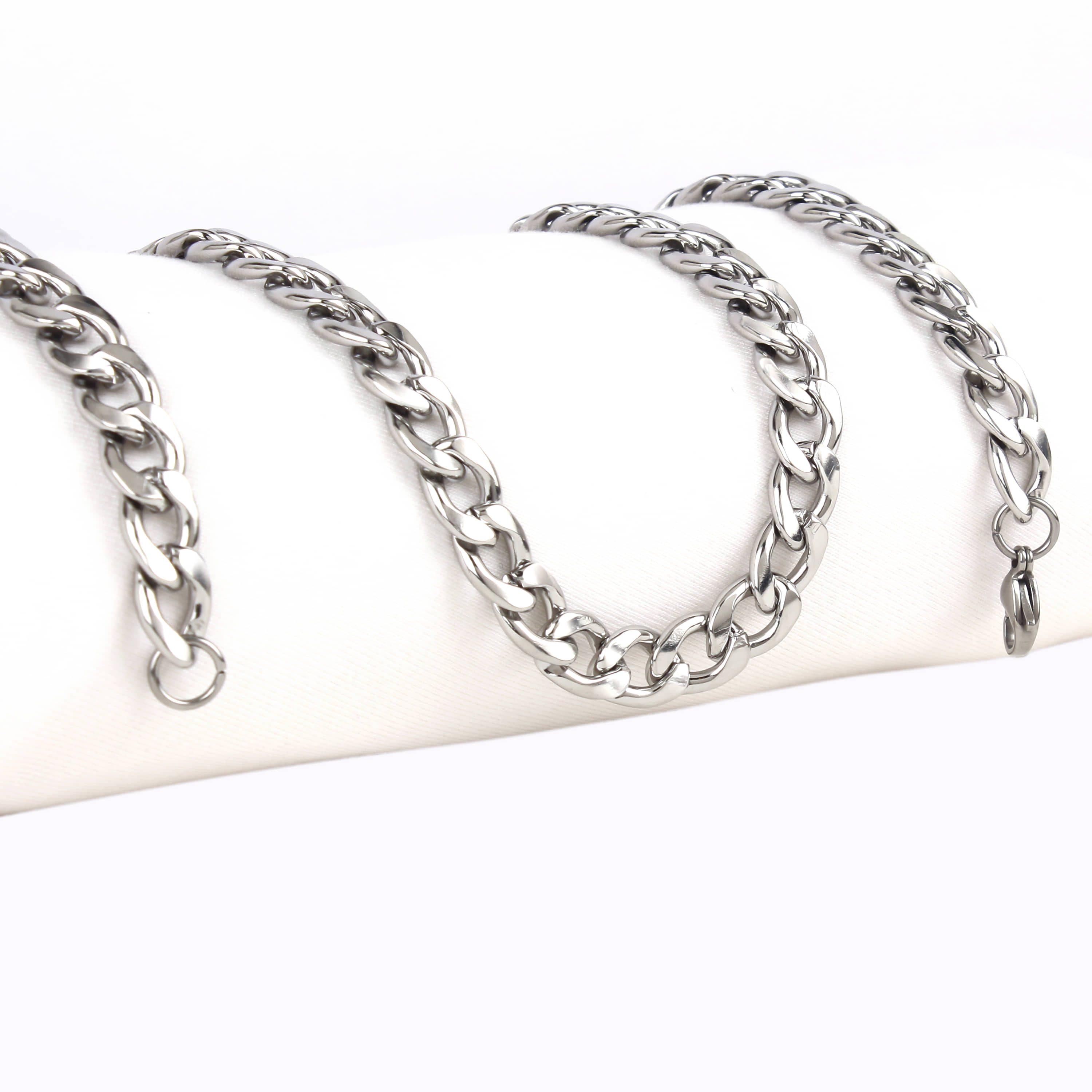 FASHION FRILL Silver Plated Stainless Steel Chain ( Pack of 1 )
