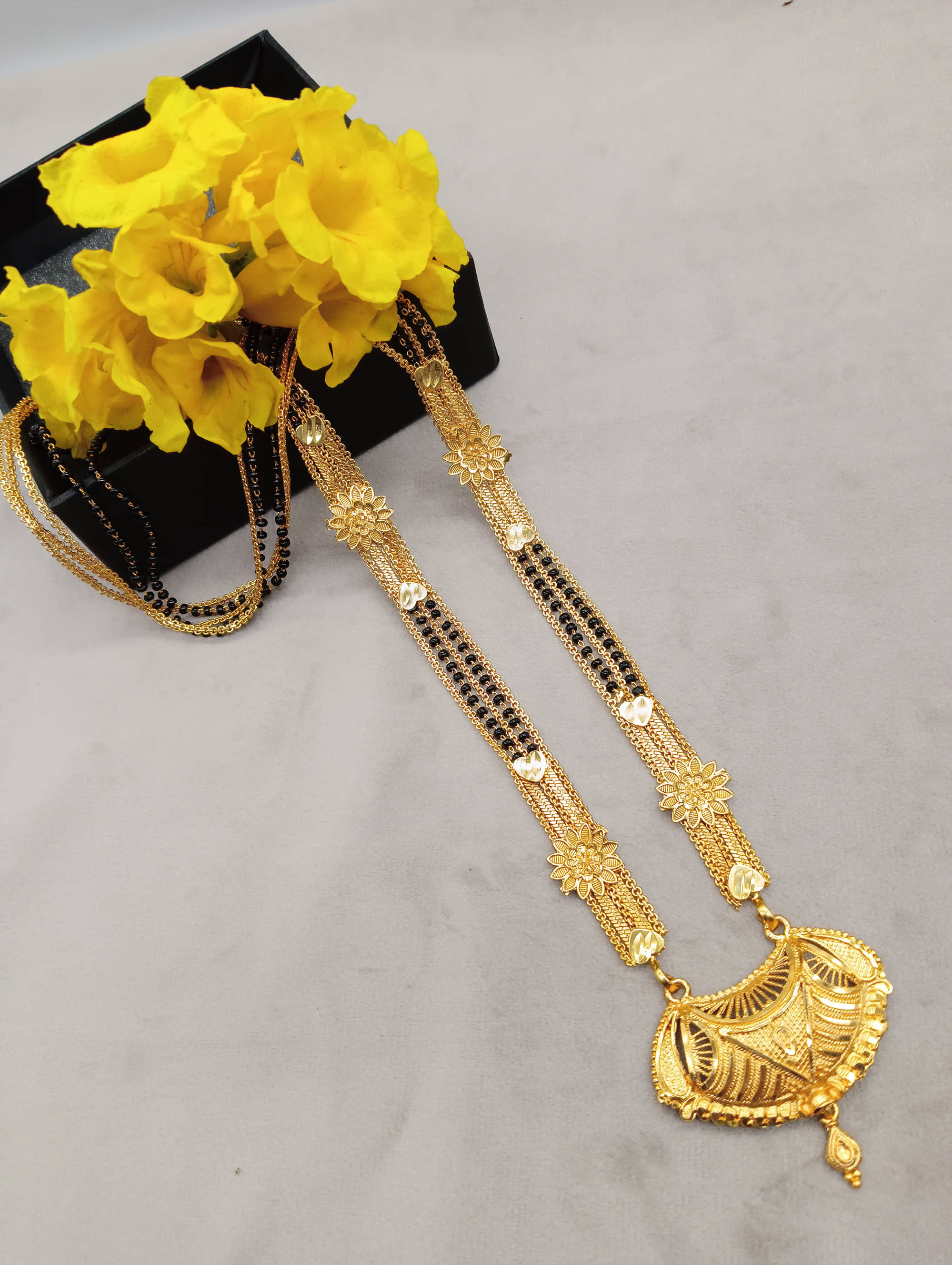 SHANKH-KRIVA - Gold Mangalsutra ( Pack of 1 )