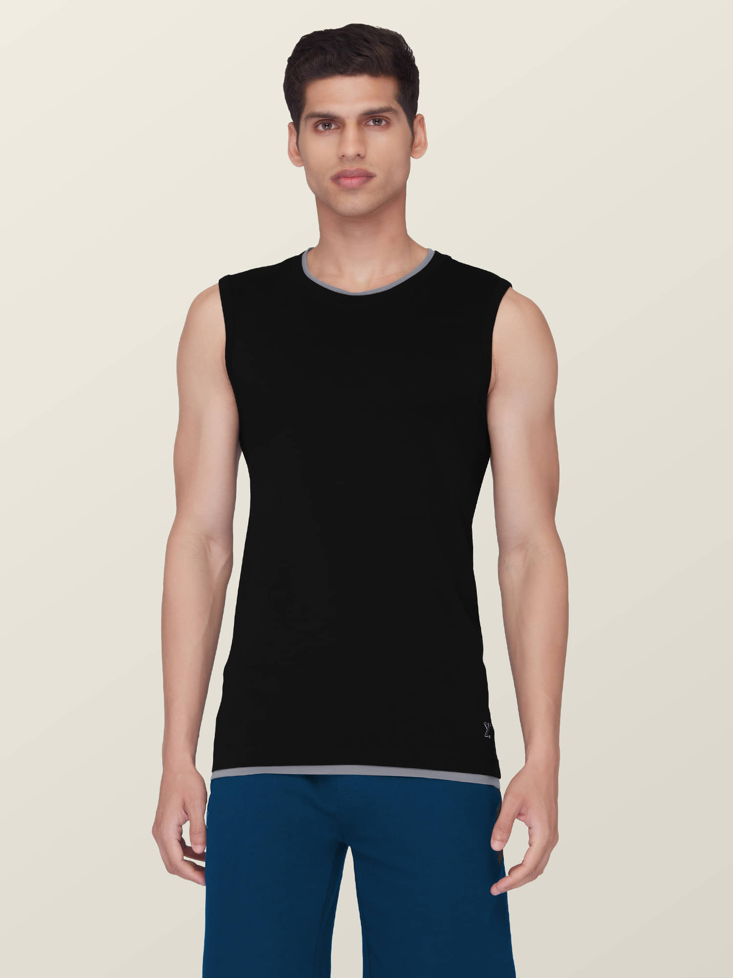     			XYXX Pack of 1 Cotton Sleeveless vest For Men ( Black )