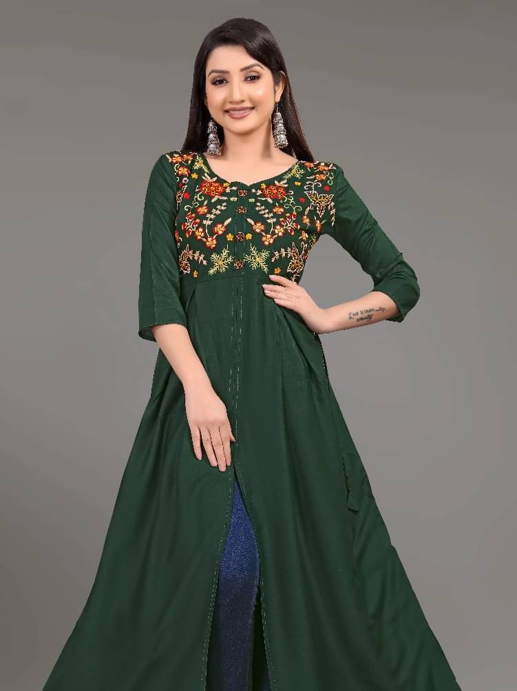 Donda Creation - Green Rayon Women's Front Slit Kurti ( Pack of 1 ) Donda Creation - Green Rayon Women's Front Slit Kurti ( Pack of 1 )