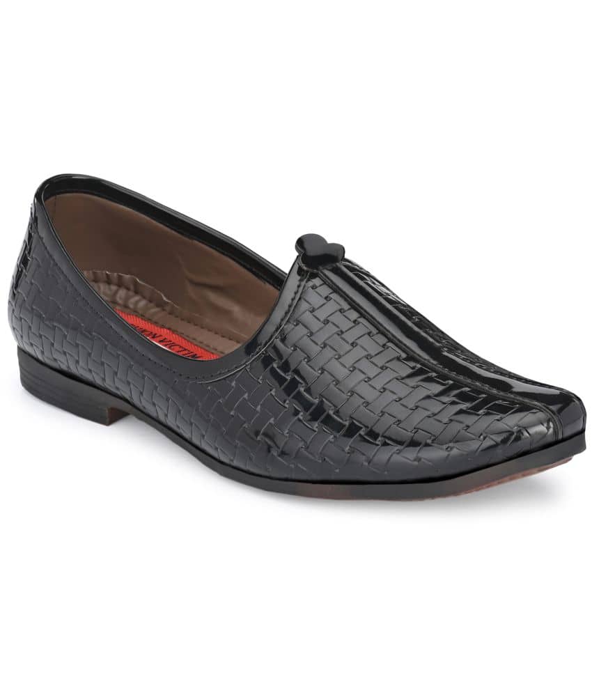 Fashion Victim - Black Men's Jutti - Ethnic Shoes | Buy online on ZillyBuy