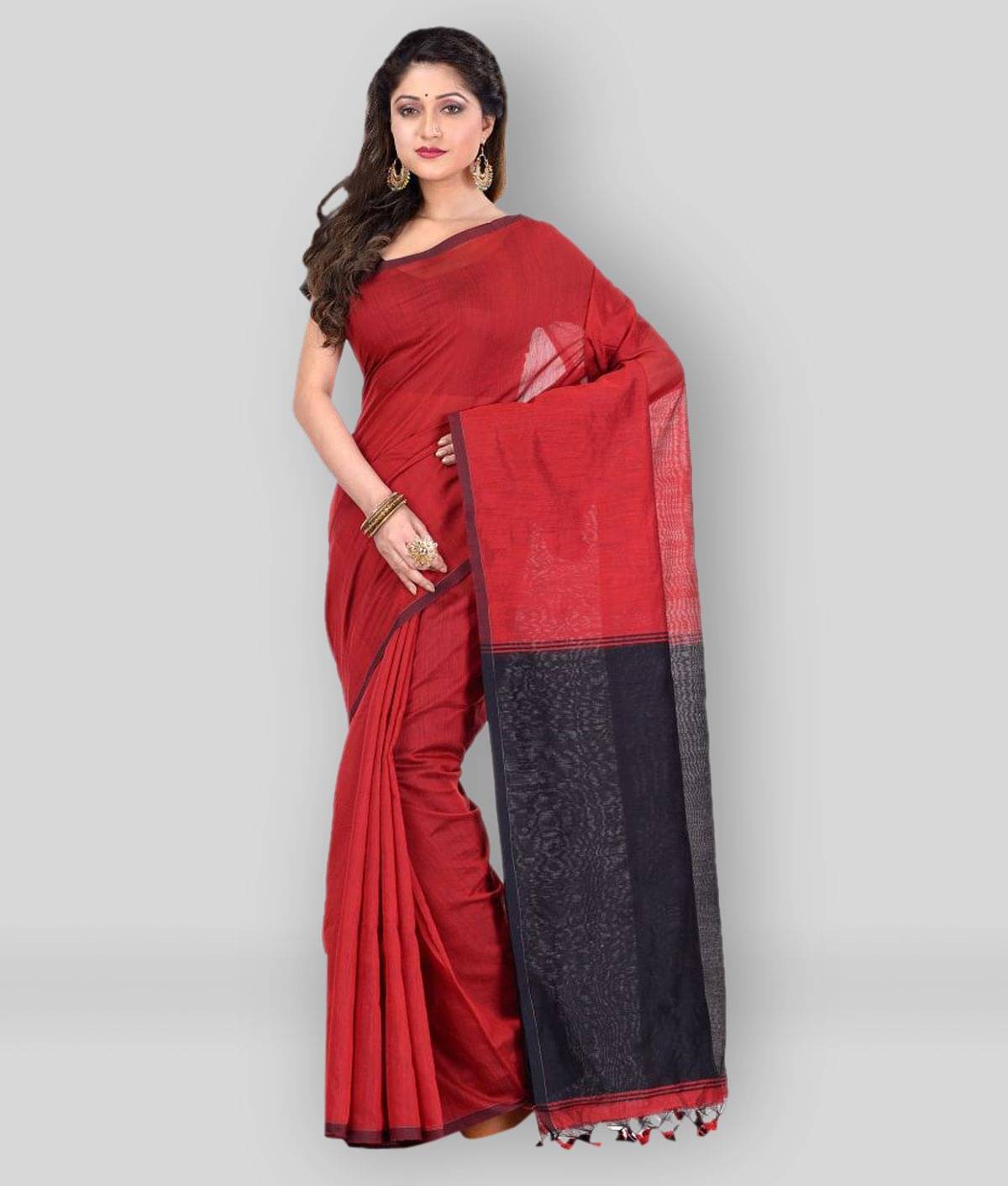     			Desh Bidesh Silk Blend Self Design Saree With Unstitched Blouse Piece ( Red )
