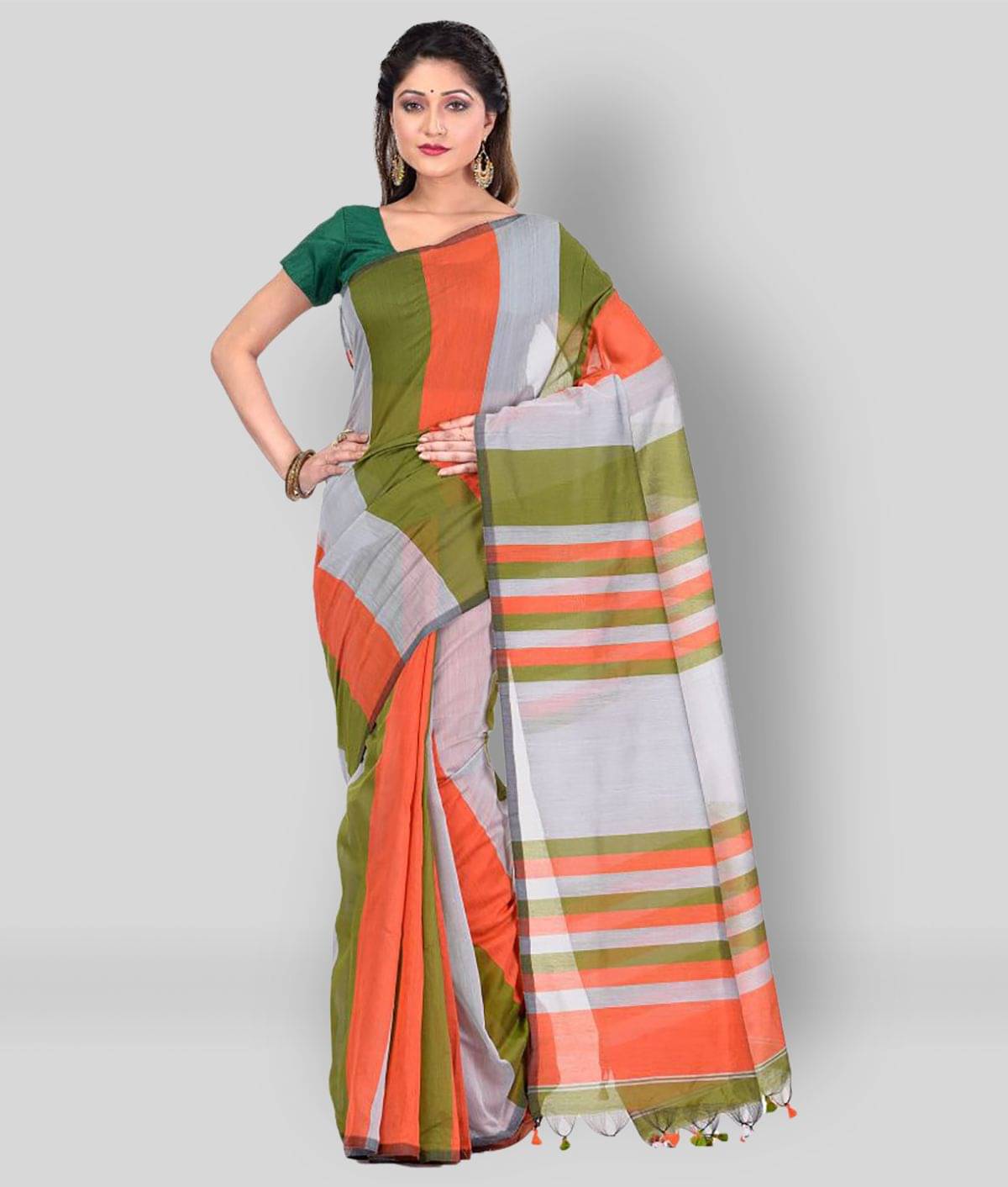     			Desh Bidesh Silk Blend Solid Saree With Unstitched Blouse Piece ( Green )