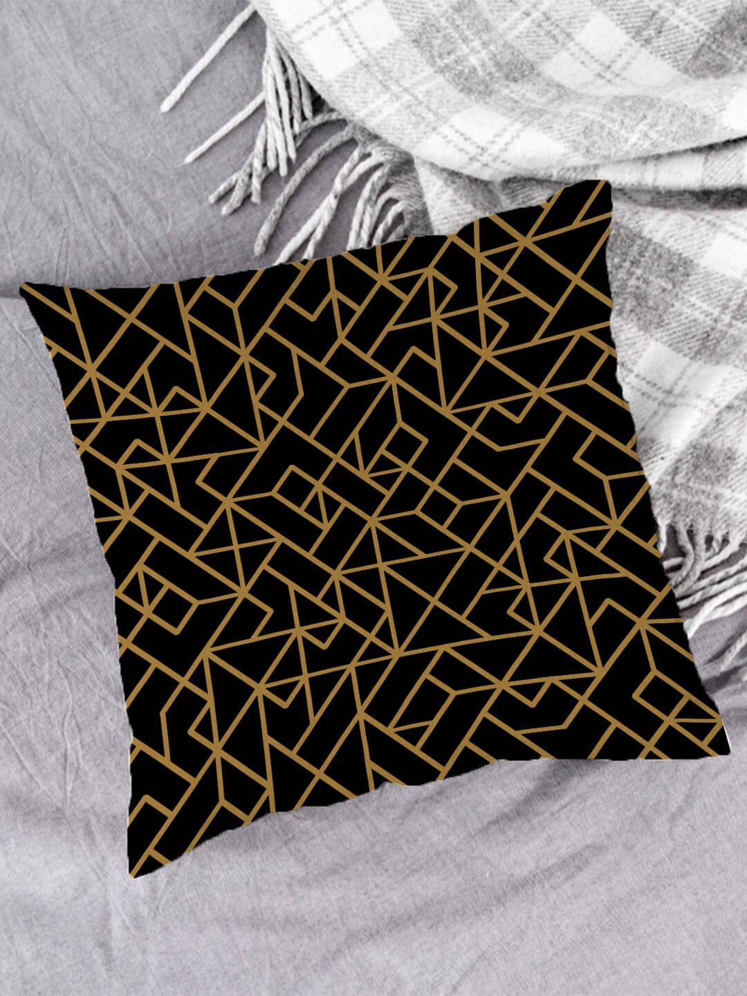     			Houzzcode Single Black Pillow Cover