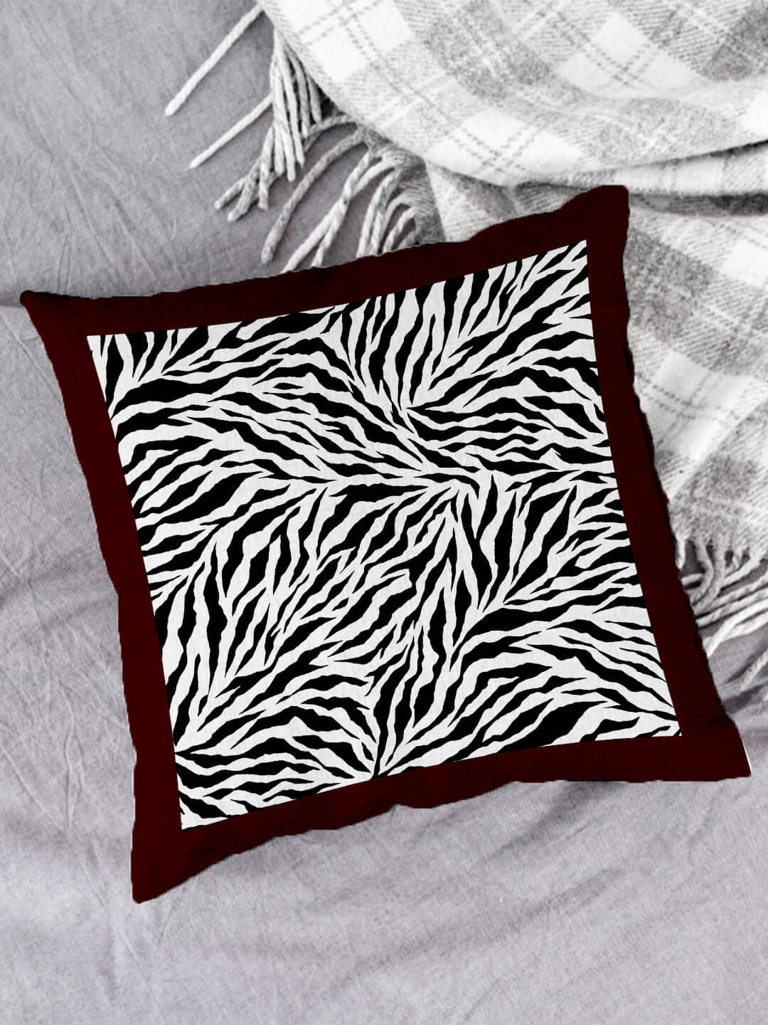     			Houzzcode Single Maroon Pillow Cover