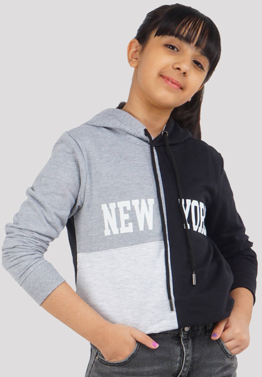     			Ariel Single Girls 100% Cotton Sweatshirt ( Black & White )