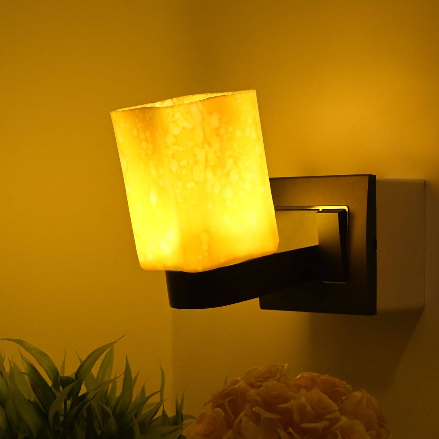 Somil - Yellow Wallchiere ( Pack of 1 )     			Somil - Yellow Wallchiere ( Pack of 1 )