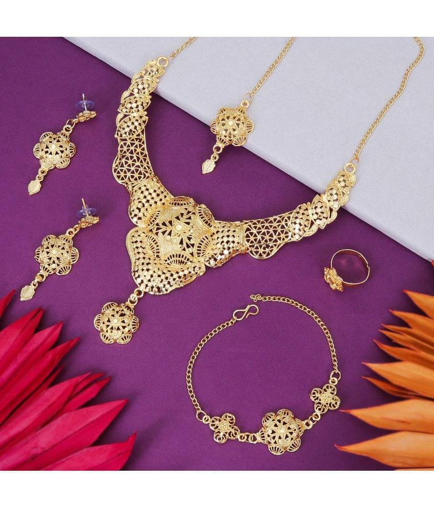     			Sukkhi - Golden Alloy Necklace Set ( Pack of 1 )
