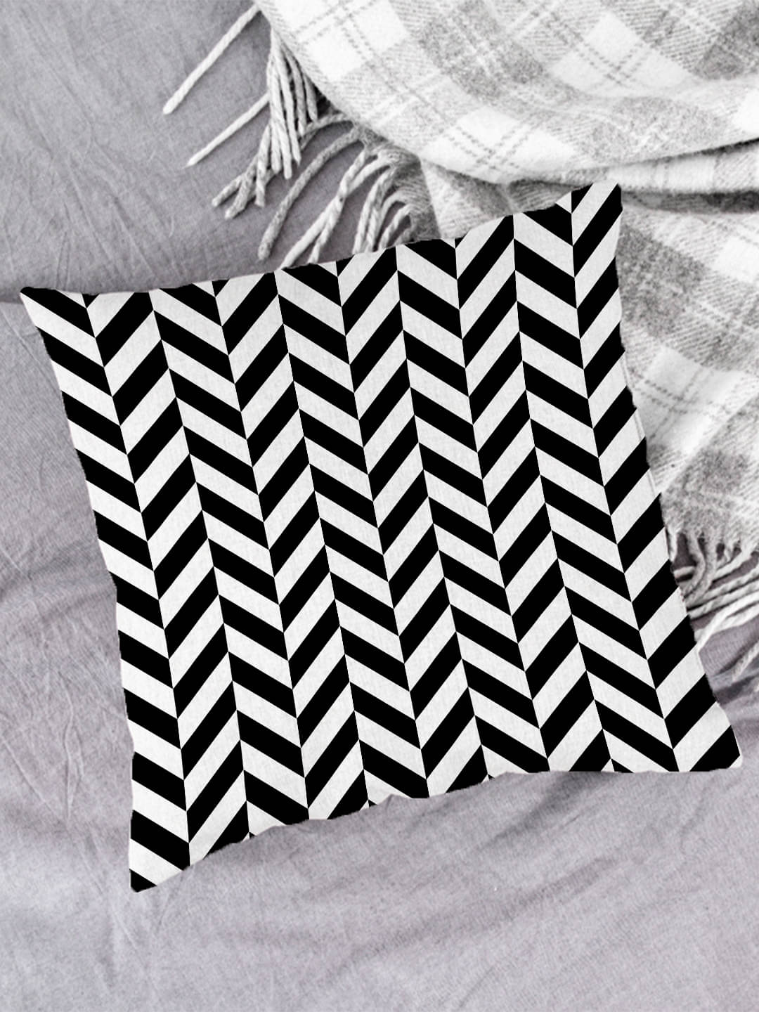     			Houzzcode - Water Repellent Black Polyester Pillow Covers 40x40x3 ( Pack of 1 )