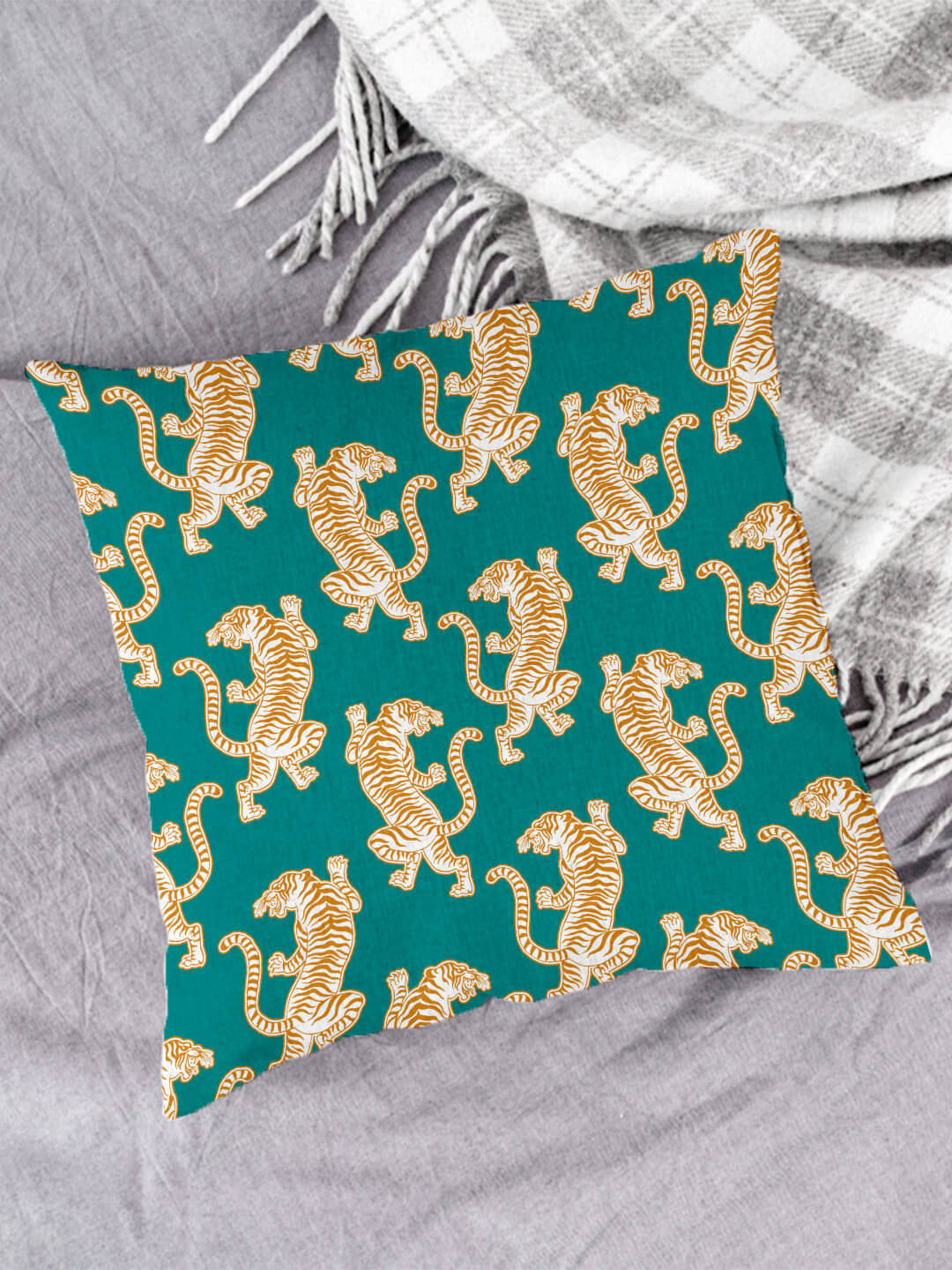     			Houzzcode - Water Repellent Green Polyester Pillow Covers 40x40x3 ( Pack of 1 )