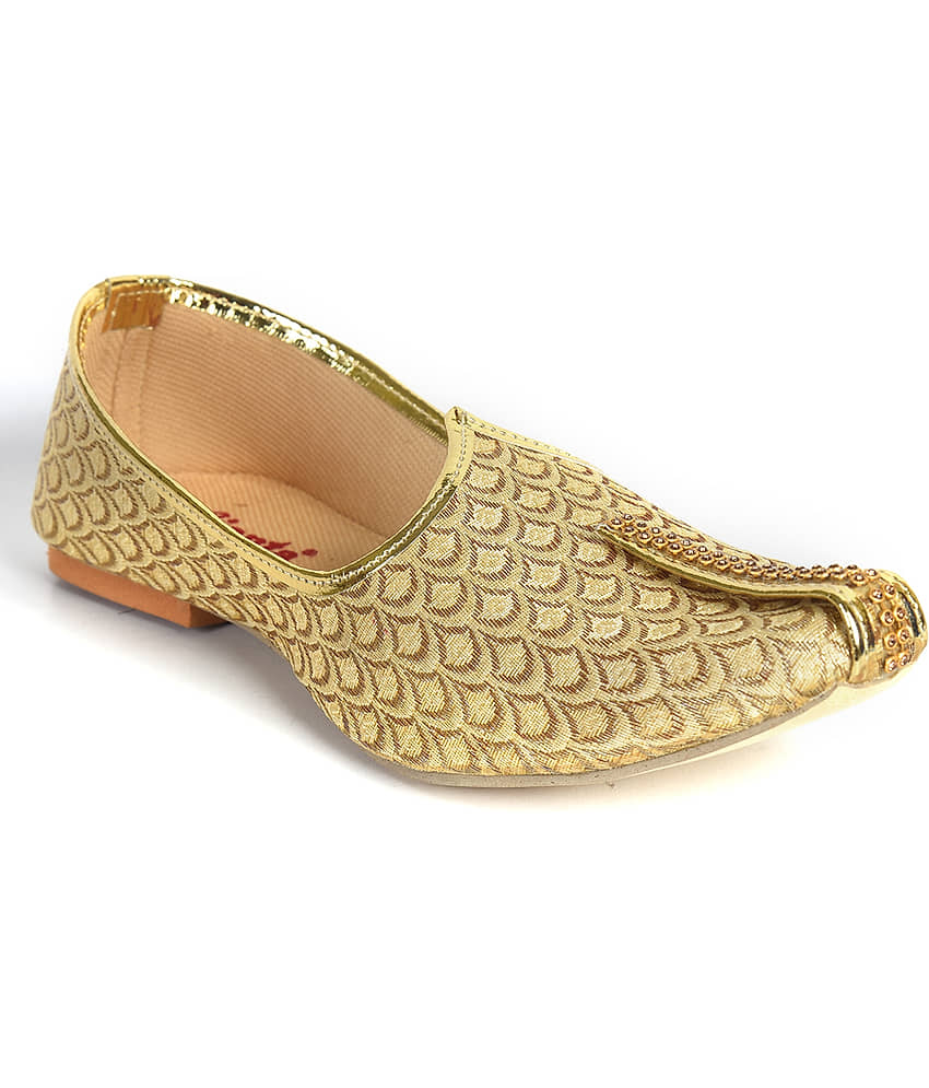Ajanta - Gold Men's Mojaris - Ethnic Shoes | Buy online on ZillyBuy