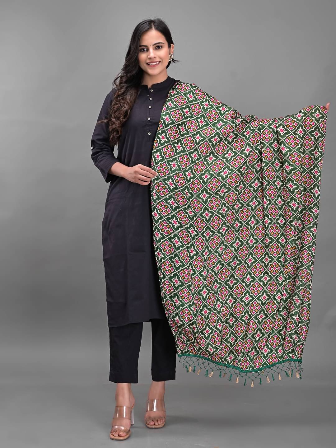     			Apratim - Green Silk Women's Dupatta - ( Pack of 1 )