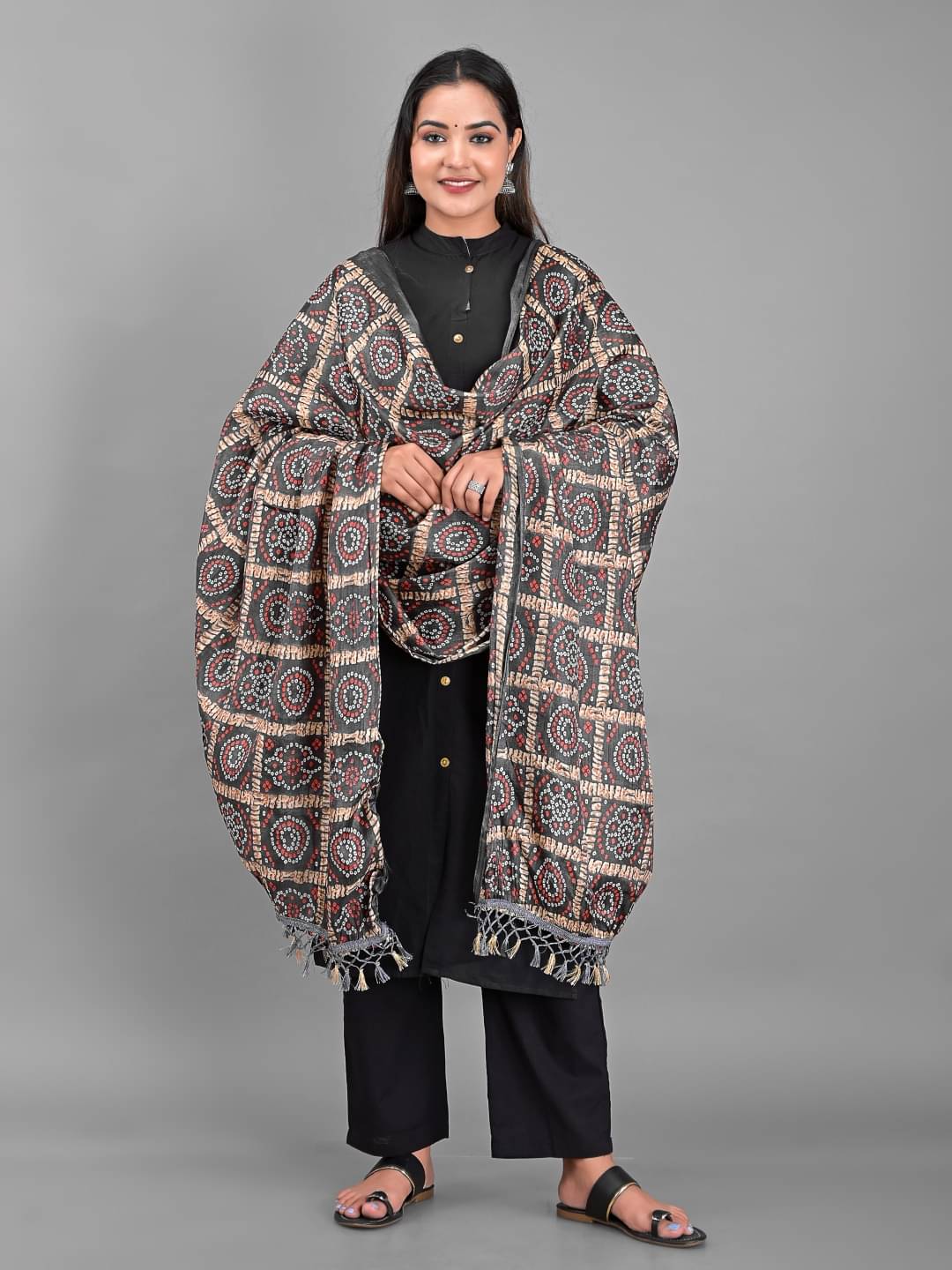 Apratim - Black Silk Women's Dupatta - ( Pack of 1 )     			Apratim - Black Silk Women's Dupatta - ( Pack of 1 )