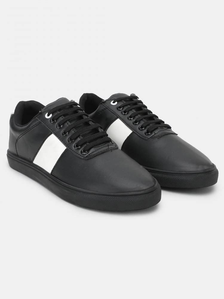     			RapidBox - Black Men's Sneakers