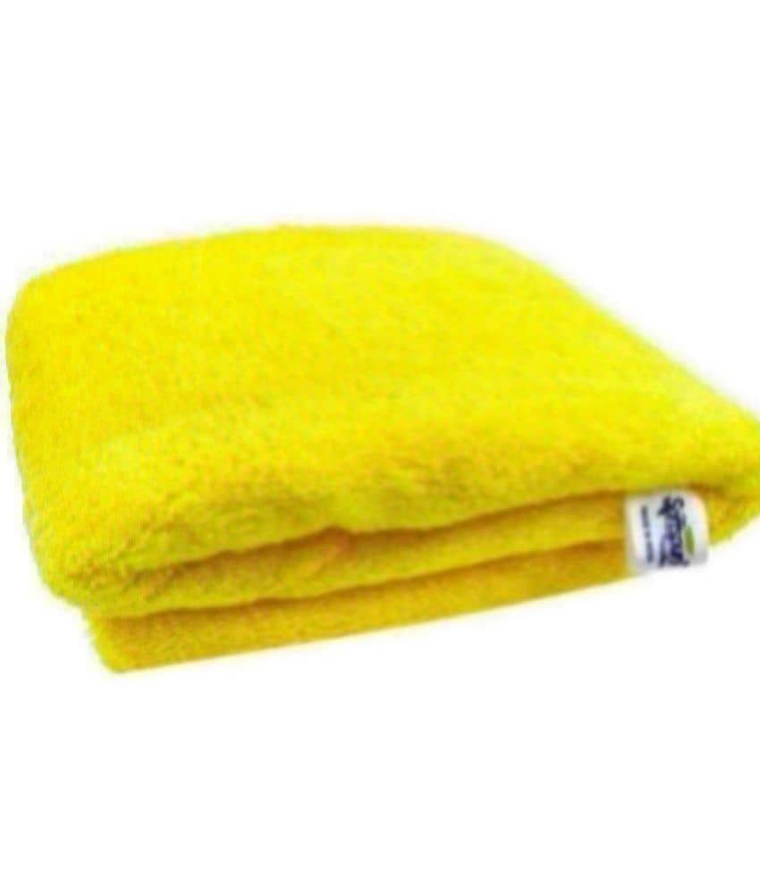SOFTSPUN - Microfibre Yellow Solid Bath Towel ( 60x120 ) cm 375 -GSM ( Pack of 1 ) - Towels | Buy online on ZillyBuy