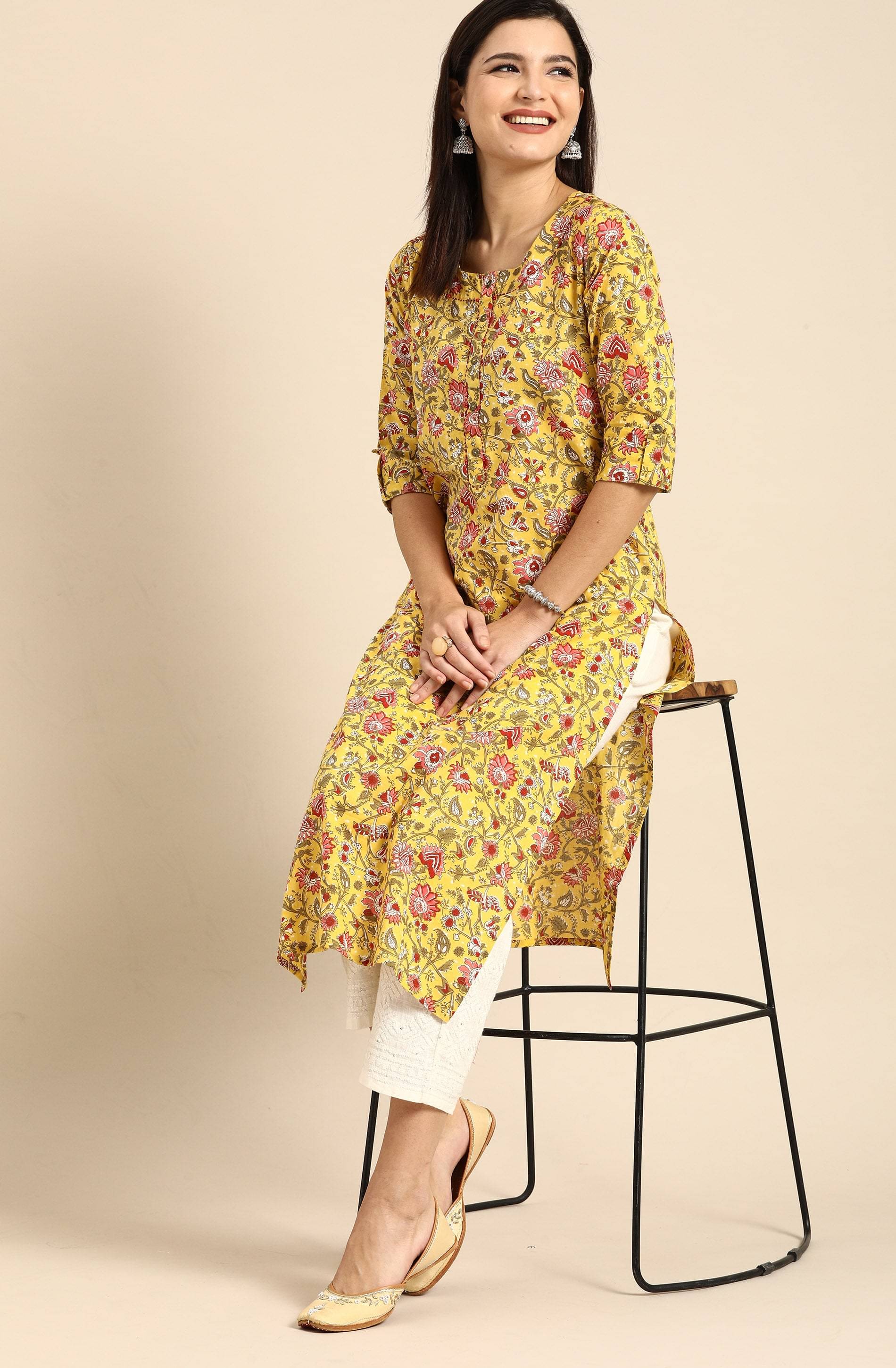 Rajnandini - Yellow 100% Cotton Women's Straight Kurti ( Pack of 1 )     			Rajnandini - Yellow 100% Cotton Women's Straight Kurti ( Pack of 1 )