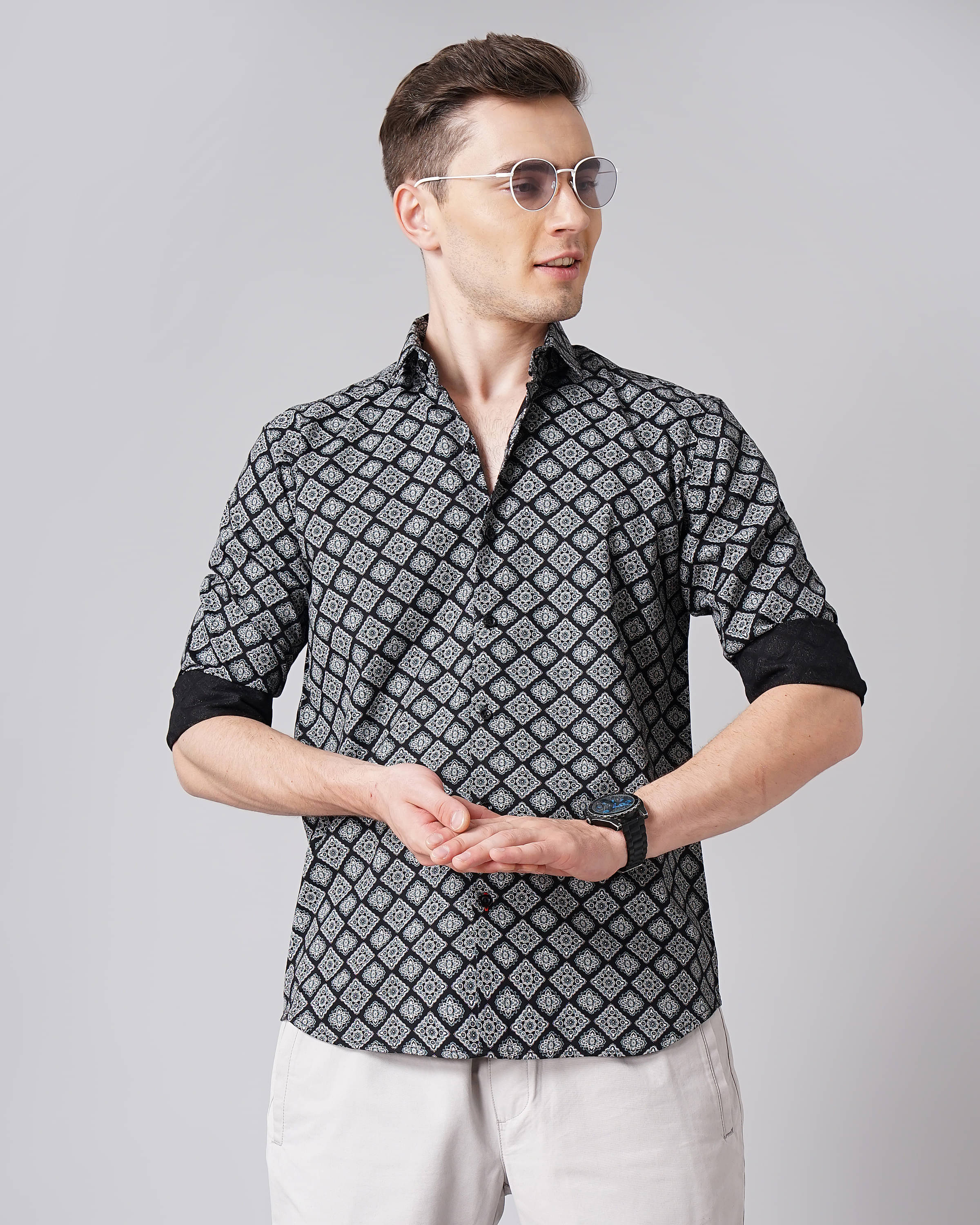Paul Street - Black 100% Cotton Slim Fit Men's Casual Shirt ( Pack of 1 )     			Paul Street - Black 100% Cotton Slim Fit Men's Casual Shirt ( Pack of 1 )