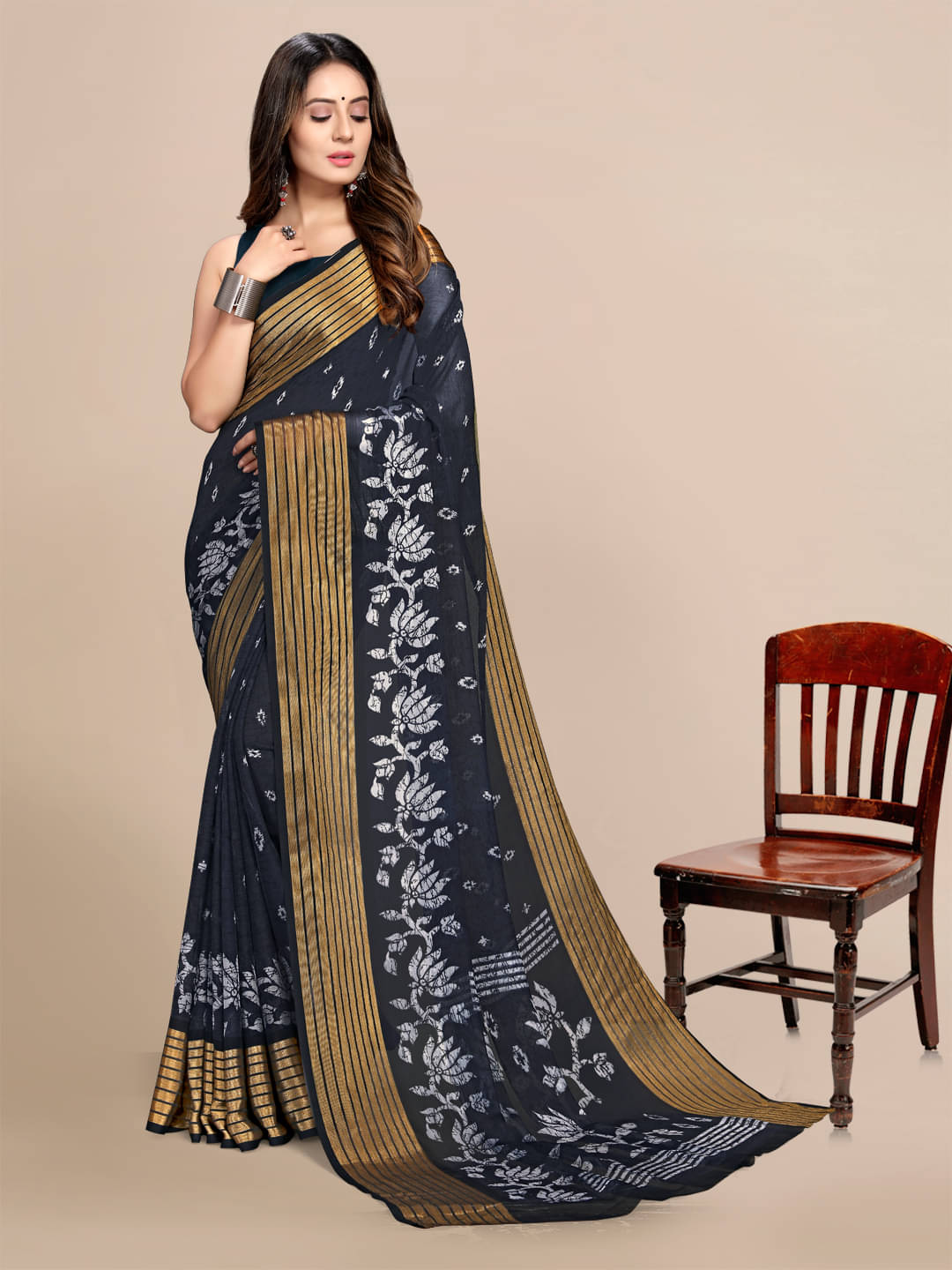 Rekha Maniyar Chiffon Printed Saree With Unstitched Blouse Piece ( Black )     			Rekha Maniyar Chiffon Printed Saree With Unstitched Blouse Piece ( Black )