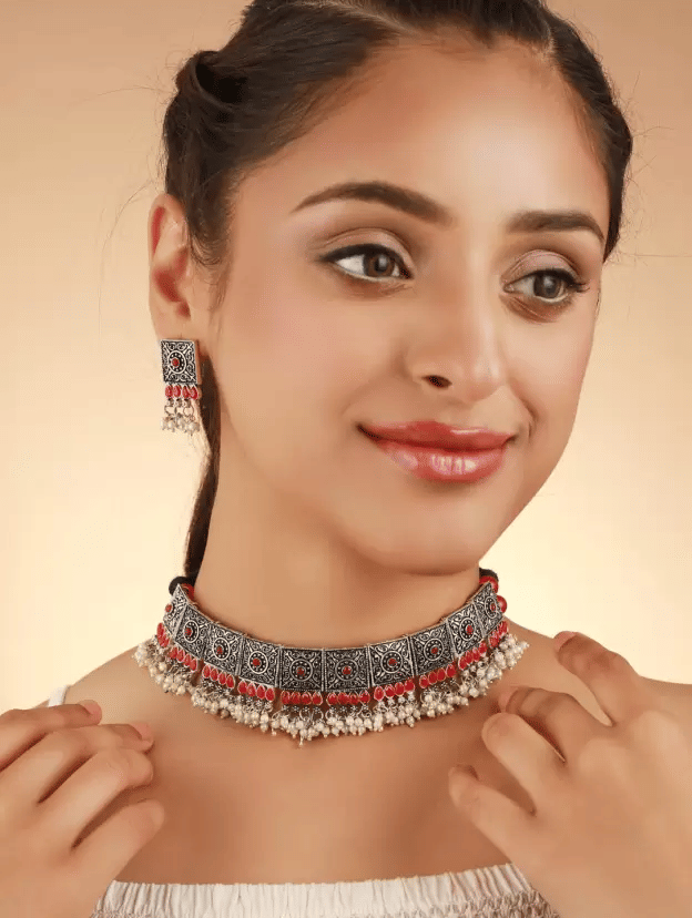     			Sunhari Jewels Maroon Alloy Necklace Set ( Pack of 1 )