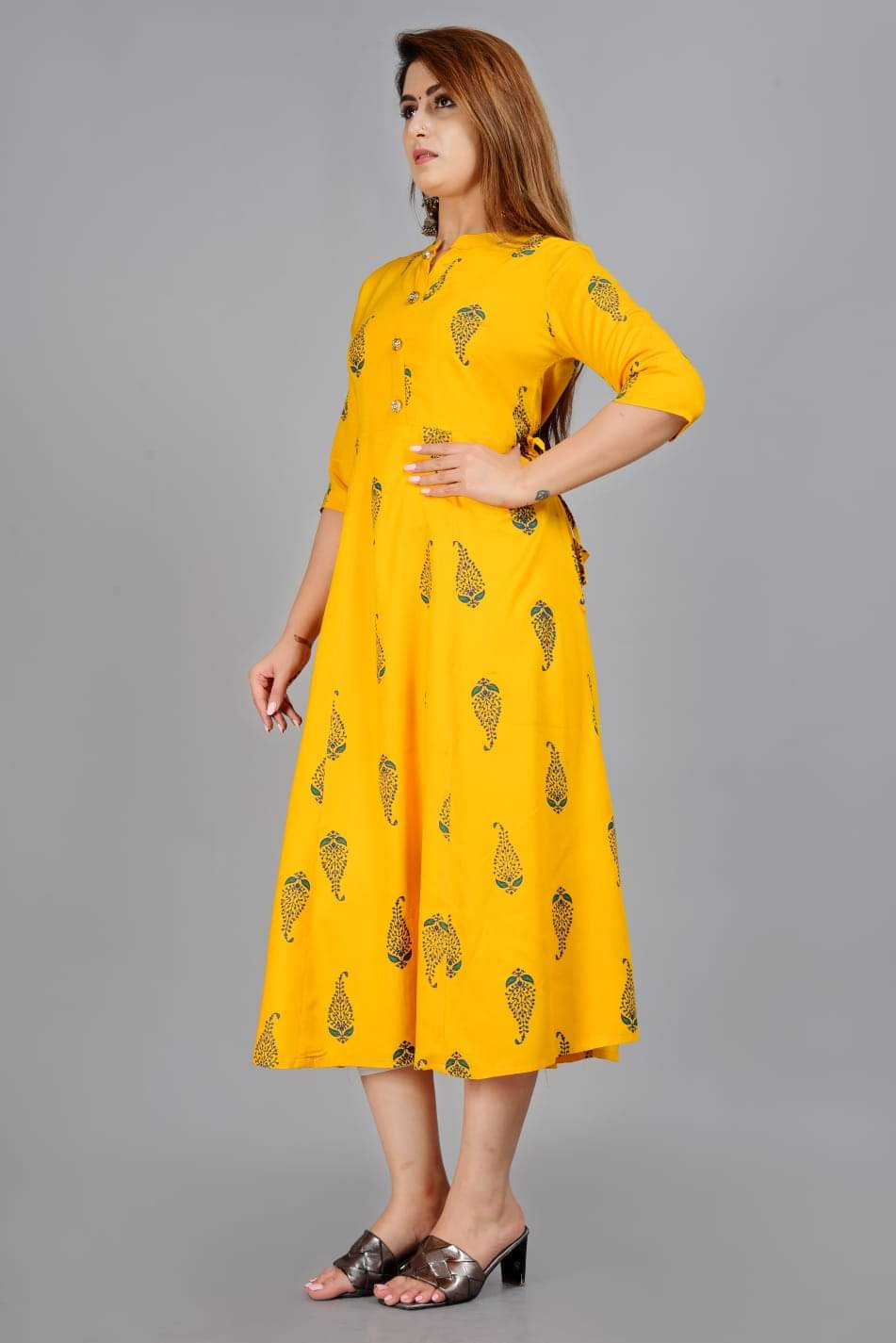     			Smien - Yellow Rayon Women's Flared Kurti ( Pack of 1 )