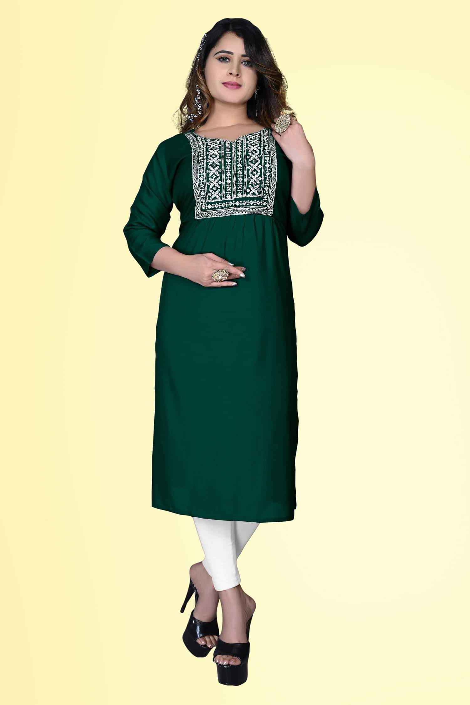     			haya fashion - Green Rayon Women's Straight Kurti ( Pack of 1 )