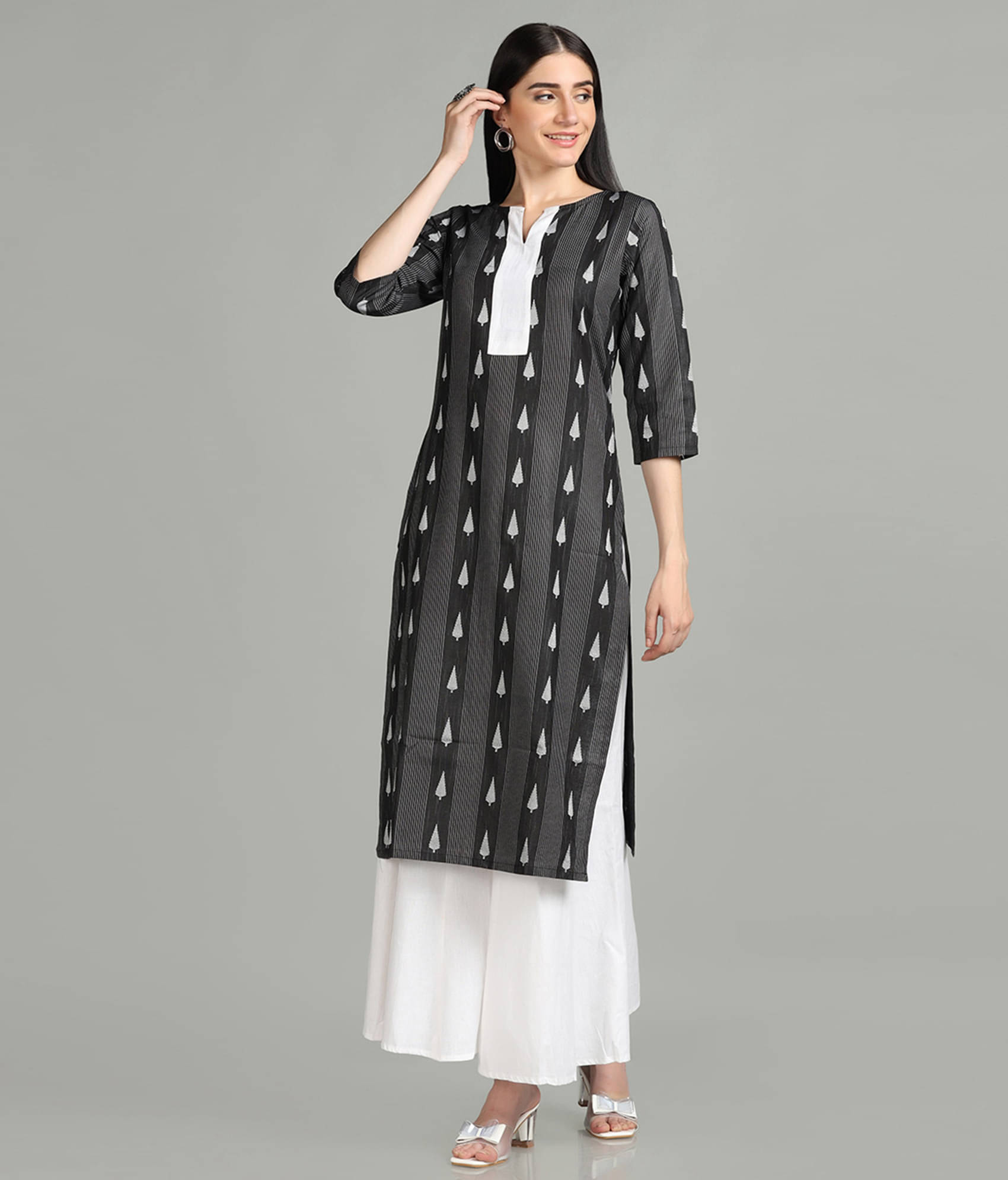 Hritika - Black Cotton Blend Women's Straight Kurti ( Pack of 1 ) Hritika - Black Cotton Blend Women's Straight Kurti ( Pack of 1 )
