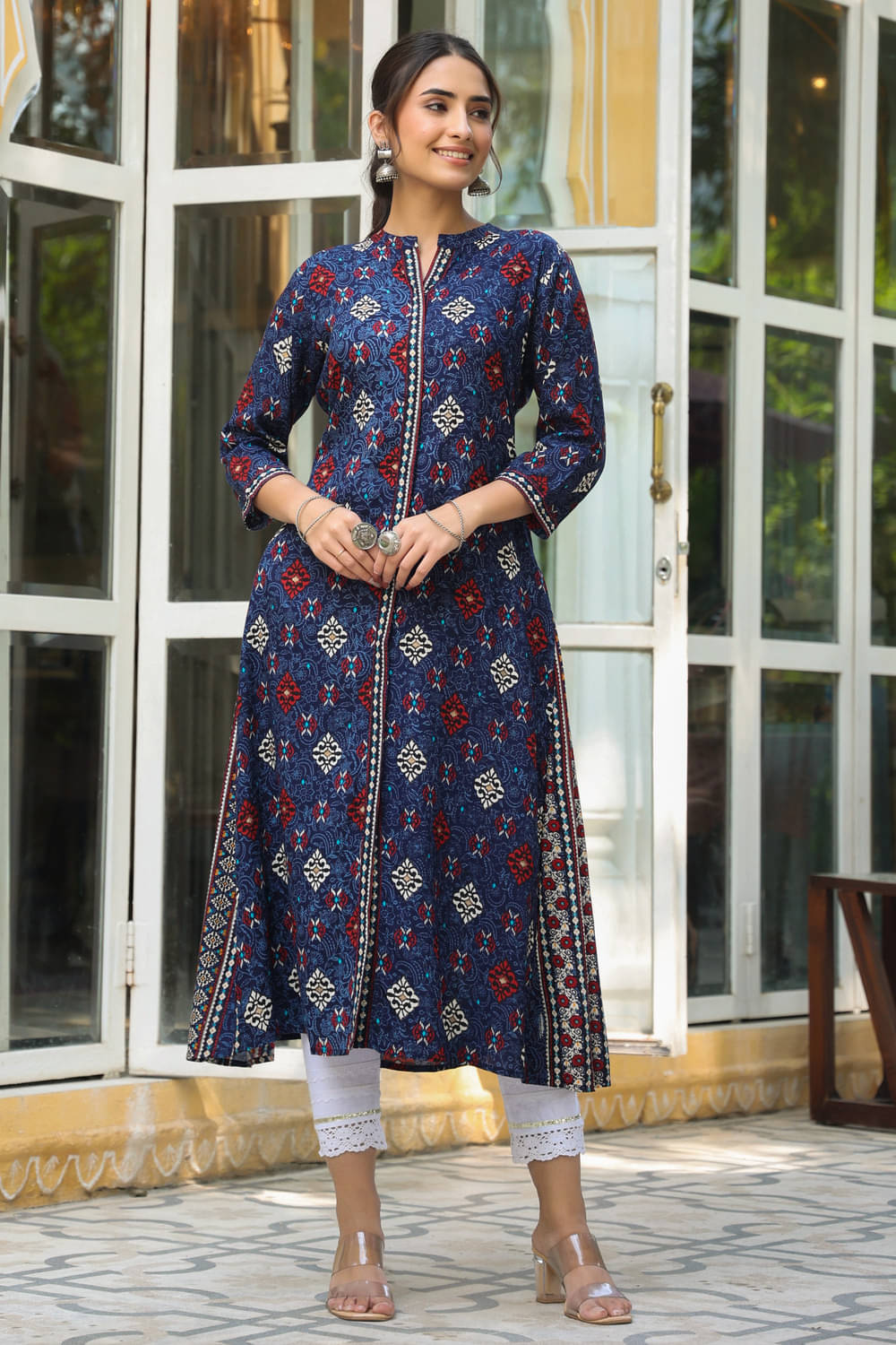     			Juniper - Indigo Rayon Women's Front Slit Kurti ( Pack of 1 )