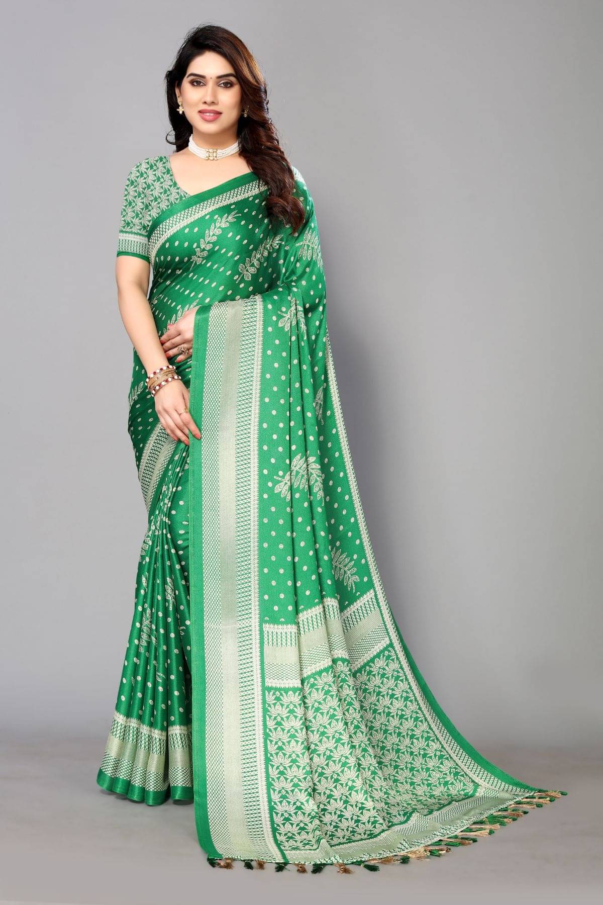     			FABMORA Brasso Embellished Saree With Unstitched Blouse Piece ( Green )