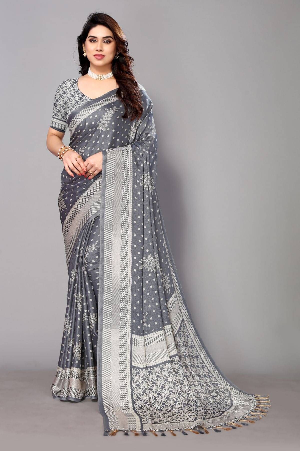     			FABMORA Brasso Embellished Saree With Unstitched Blouse Piece ( Grey )