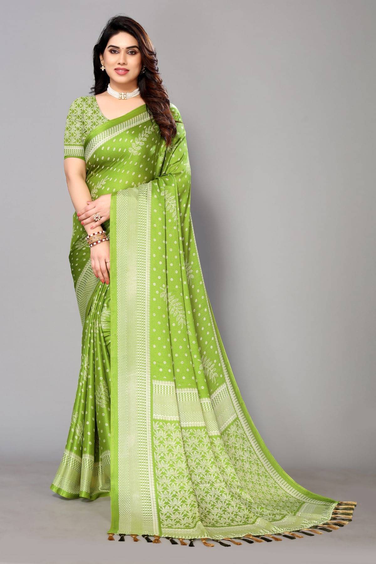 FABMORA Brasso Embellished Saree With Unstitched Blouse Piece ( Light Green ) FABMORA Brasso Embellished Saree With Unstitched Blouse Piece ( Light Green )