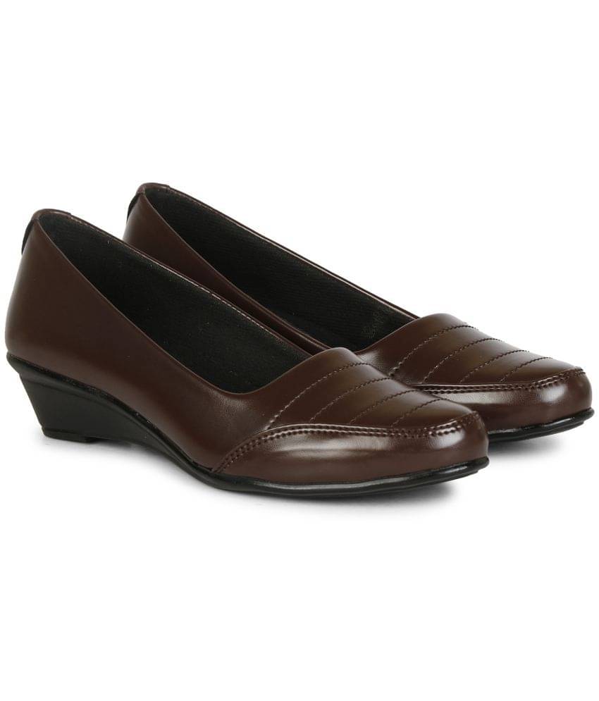     			Commander - Brown Women's Pumps Heels