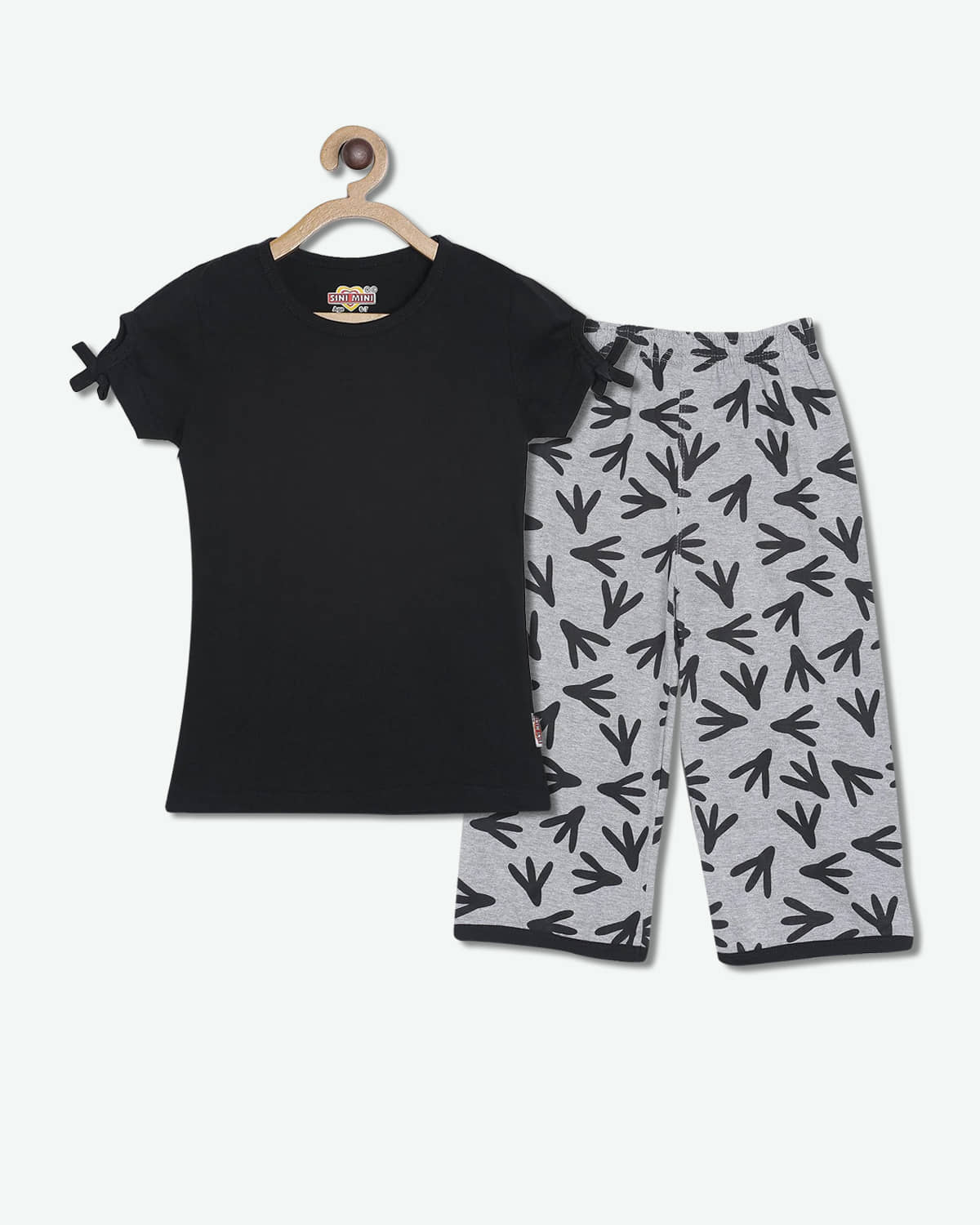 Sini Mini Pack of 1 Girls Cotton Top With Capris ( Black )