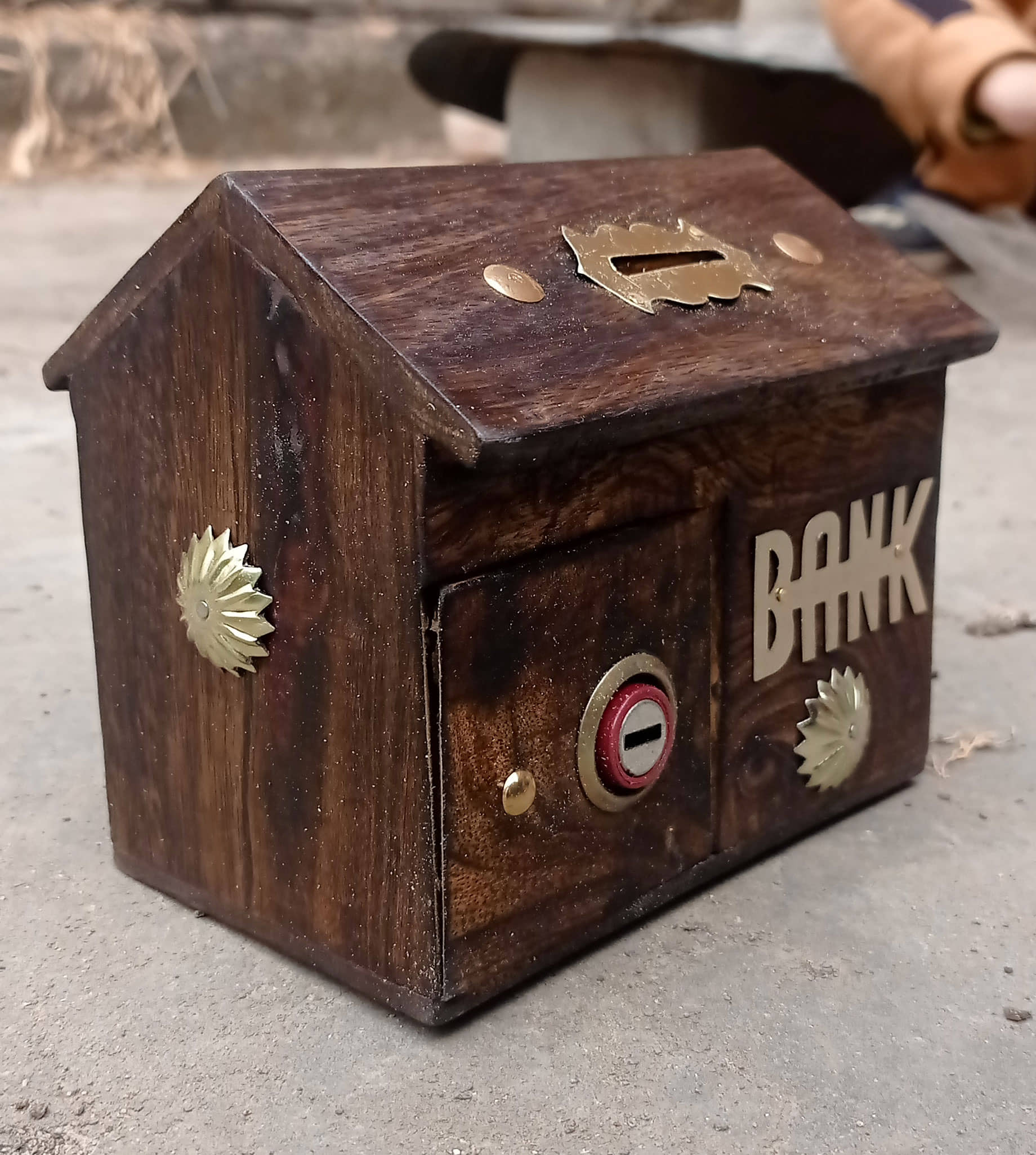 SWH - Wood Brown Piggy Bank ( Pack of 1 )
