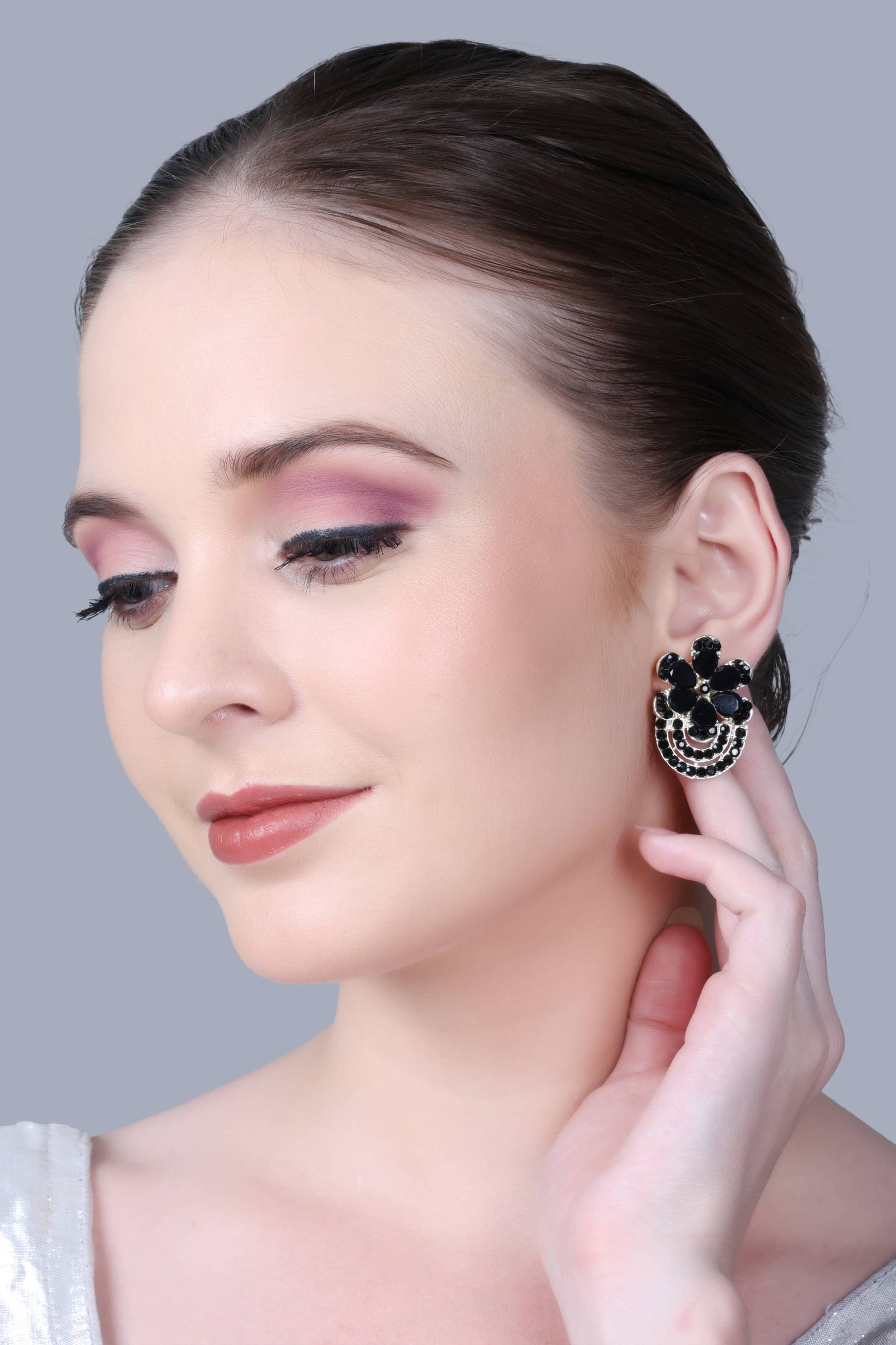     			Sunhari Jewels Black Hoops Earrings ( Pack of 1 )