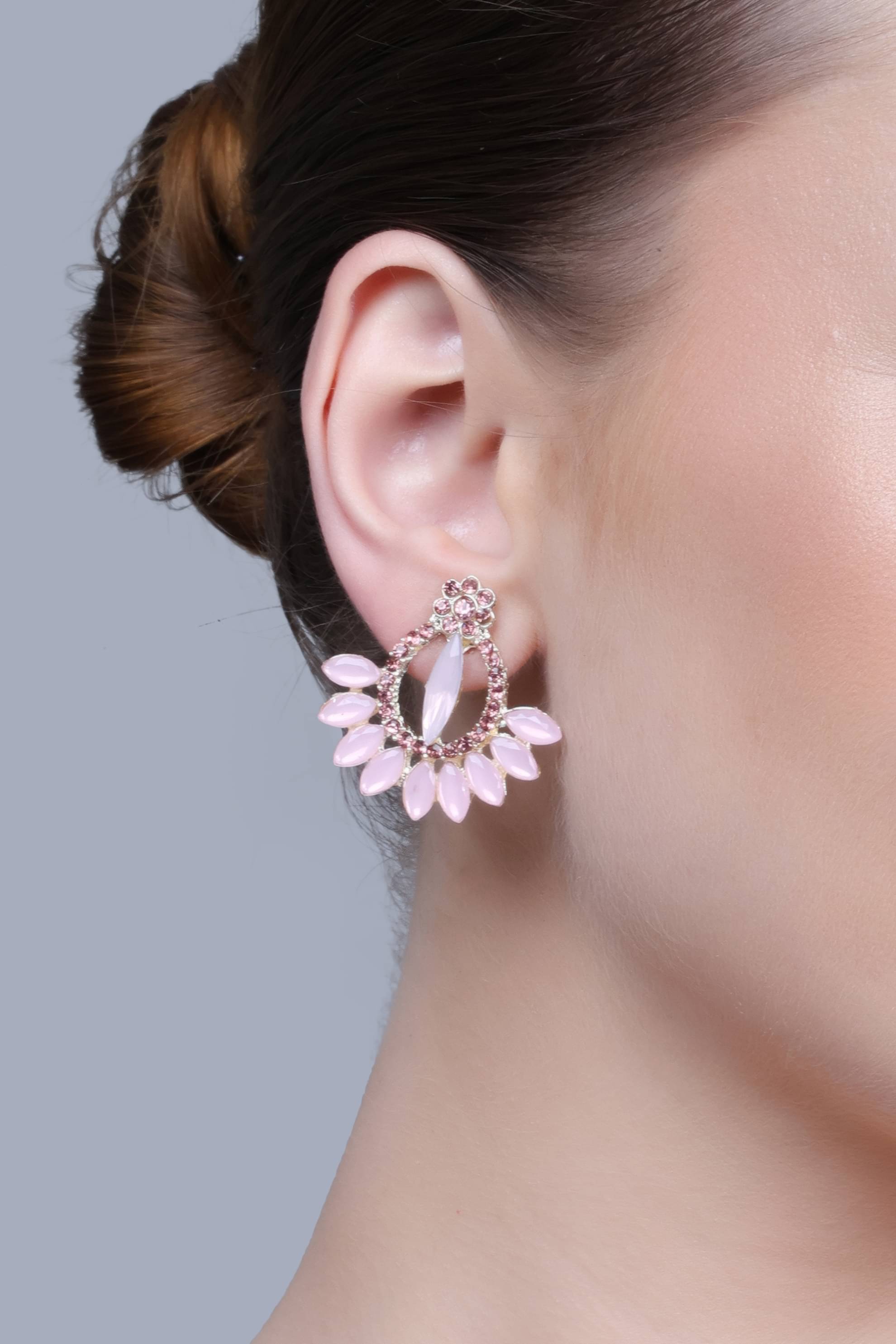     			Sunhari Jewels Pink Stud Earrings ( Pack of 1 )