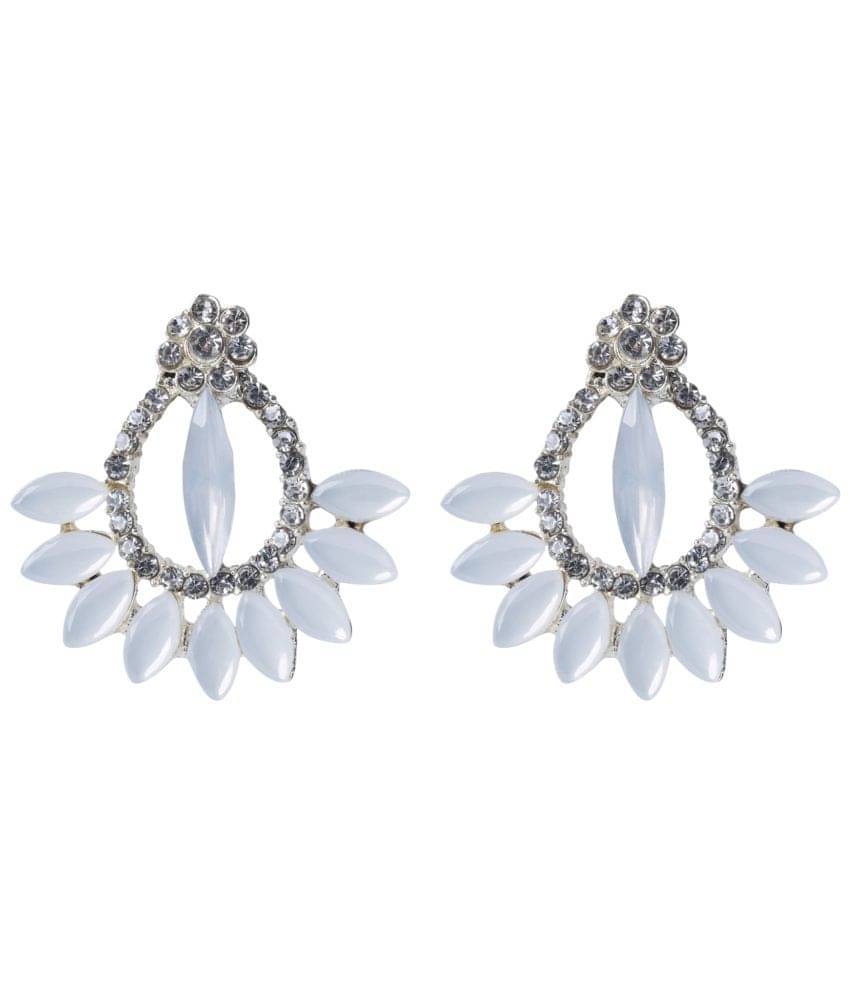     			Sunhari Jewels - White Stud Earrings ( Pack of 1 )