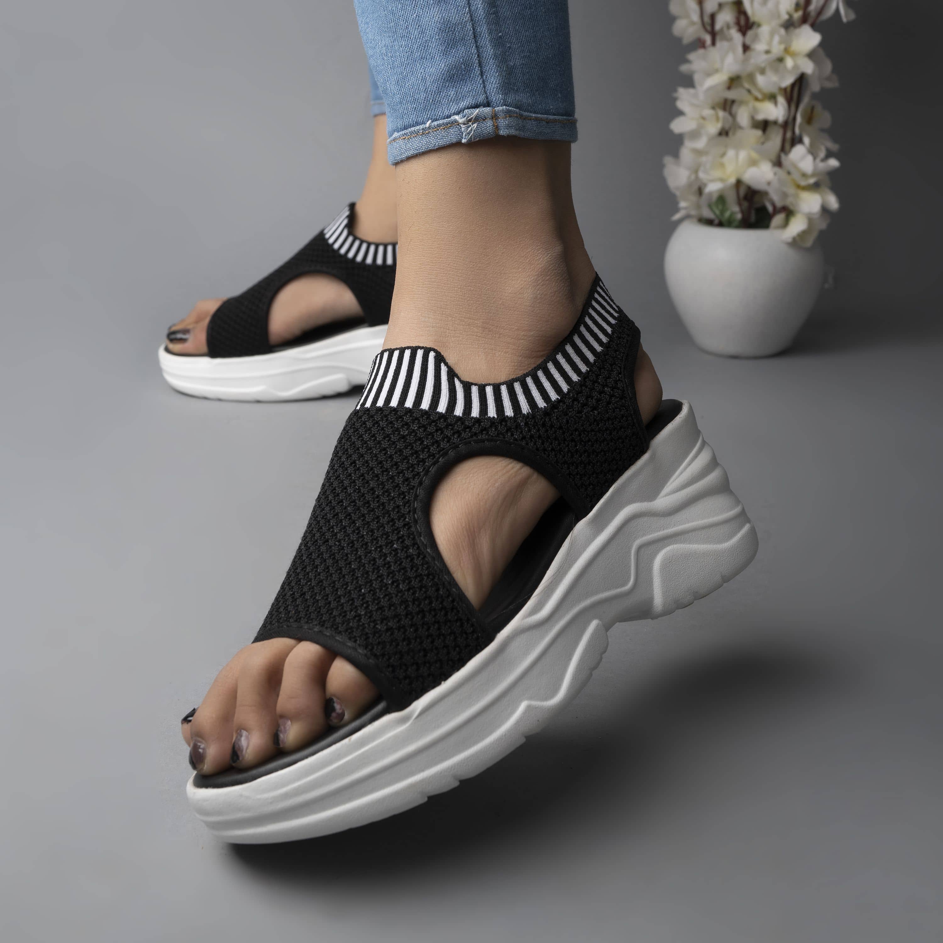 Shoetopia Black Floater Sandals