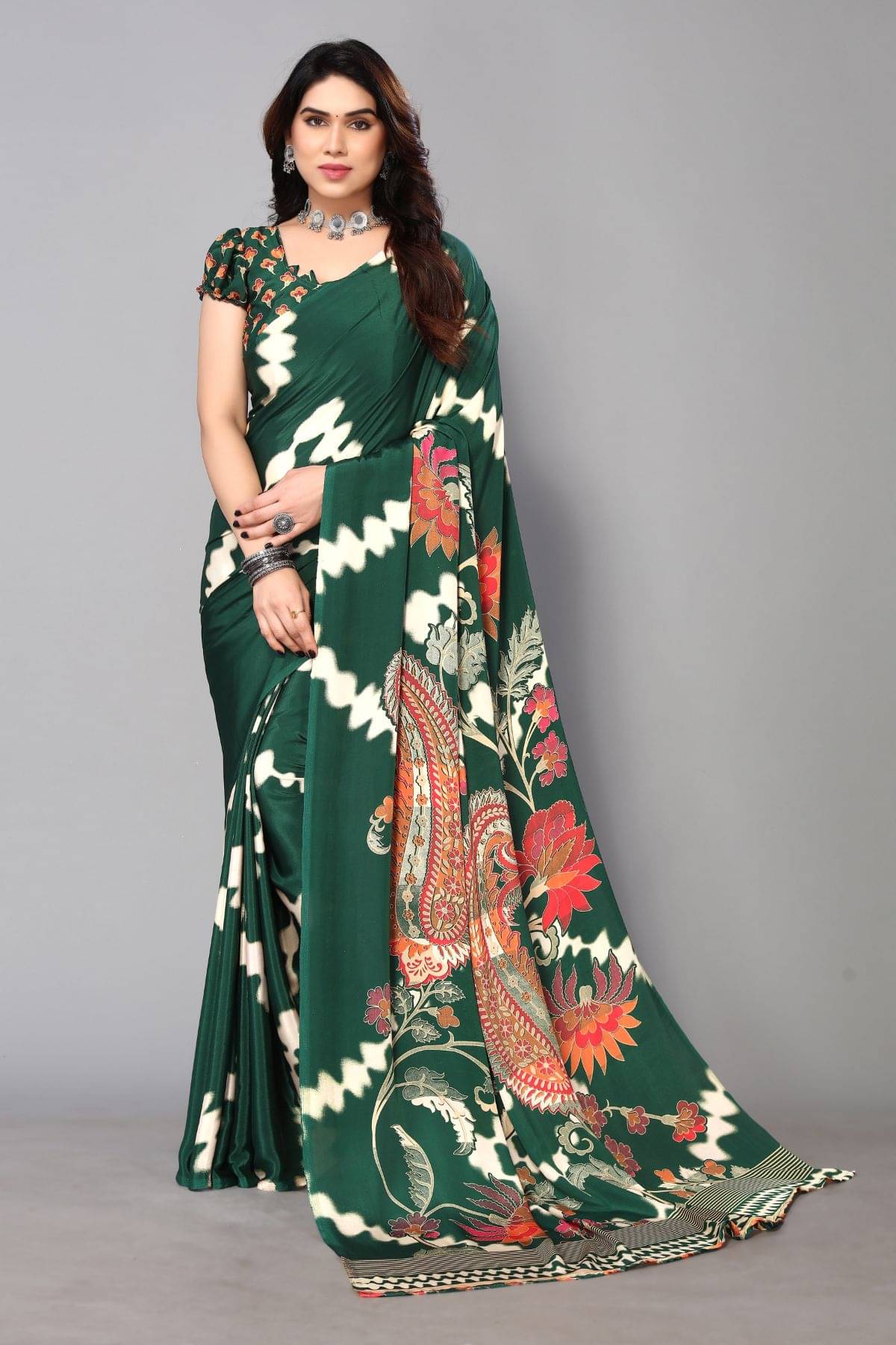 FABMORA Crepe Printed Saree With Unstitched Blouse Piece ( Green ) FABMORA Crepe Printed Saree With Unstitched Blouse Piece ( Green )