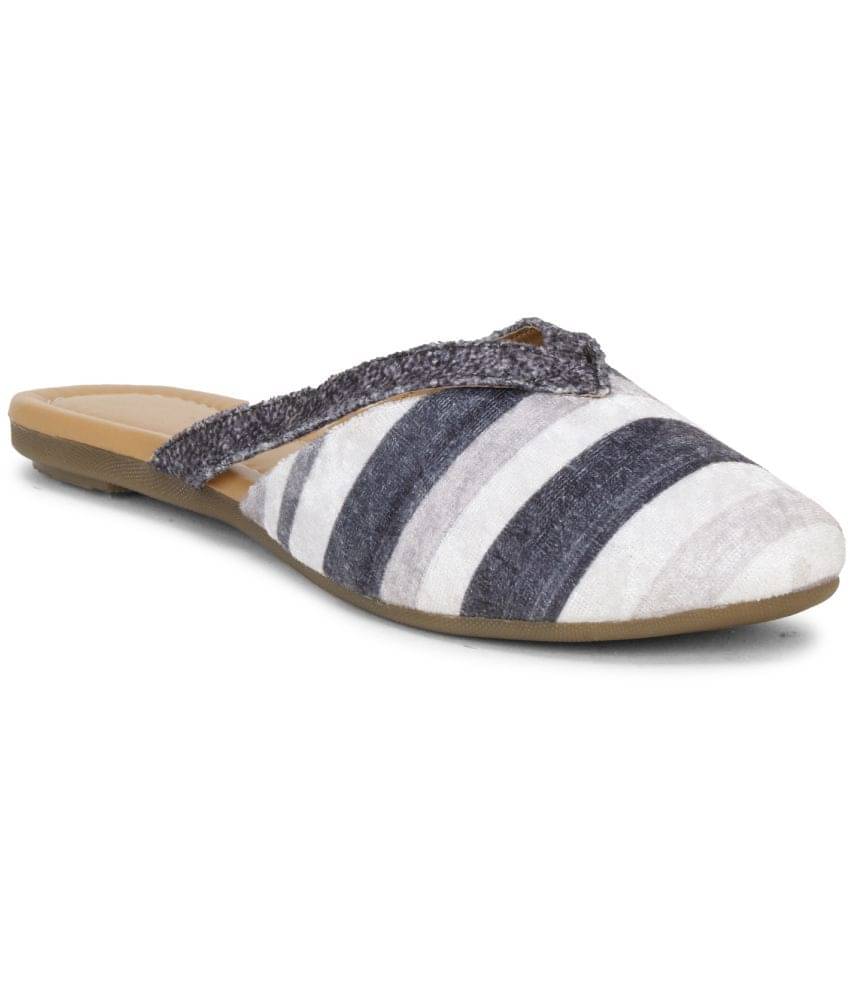     			Commander - Light Grey Women's Flats