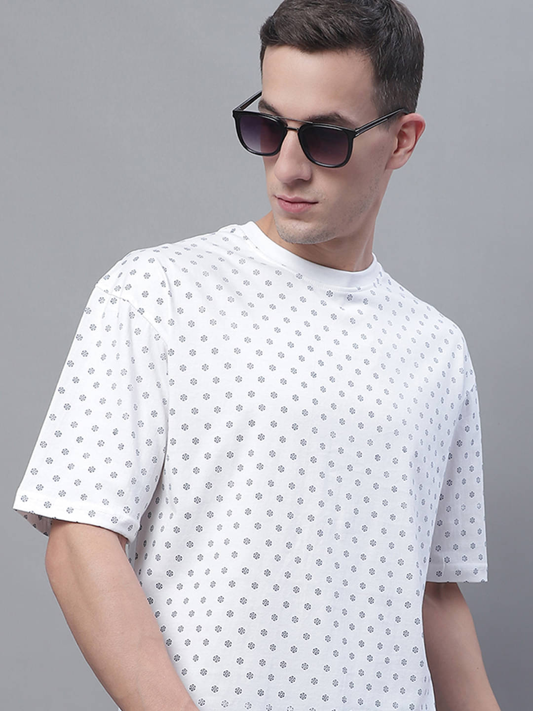 OBAAN Pack of 1 Cotton Blend Regular Fit Men's T-Shirt ( White )     			OBAAN Pack of 1 Cotton Blend Regular Fit Men's T-Shirt ( White )