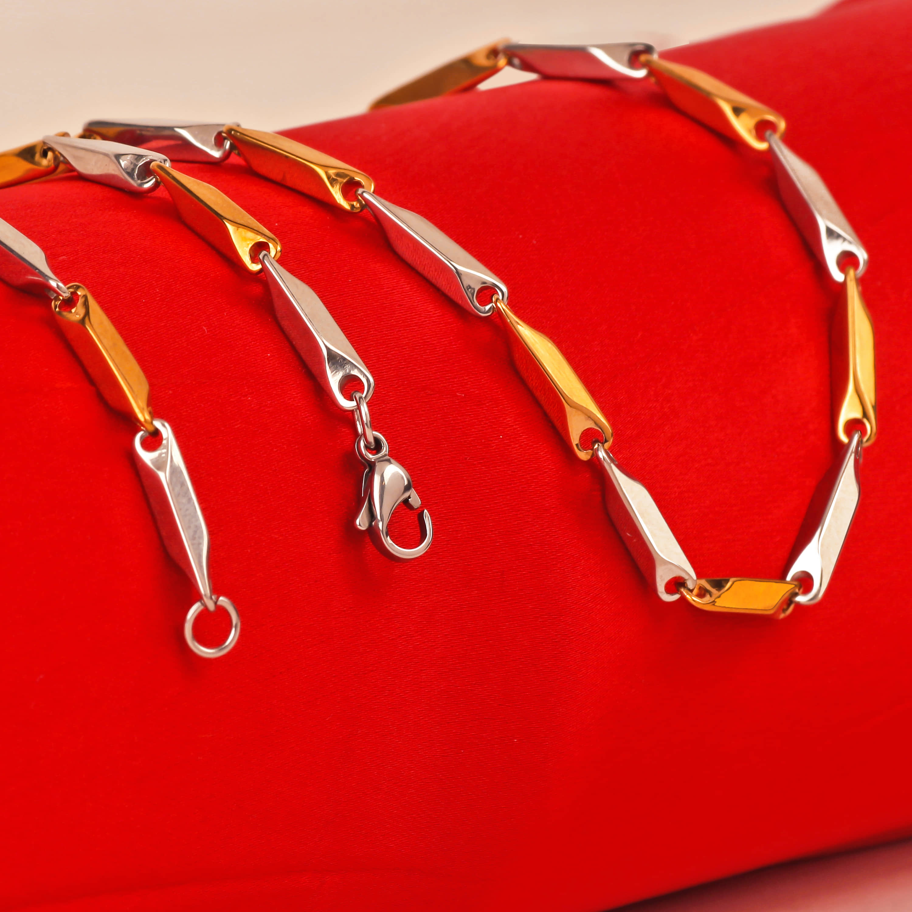 FASHION FRILL Gold Plated Stainless Steel Chain ( Pack of 1 )