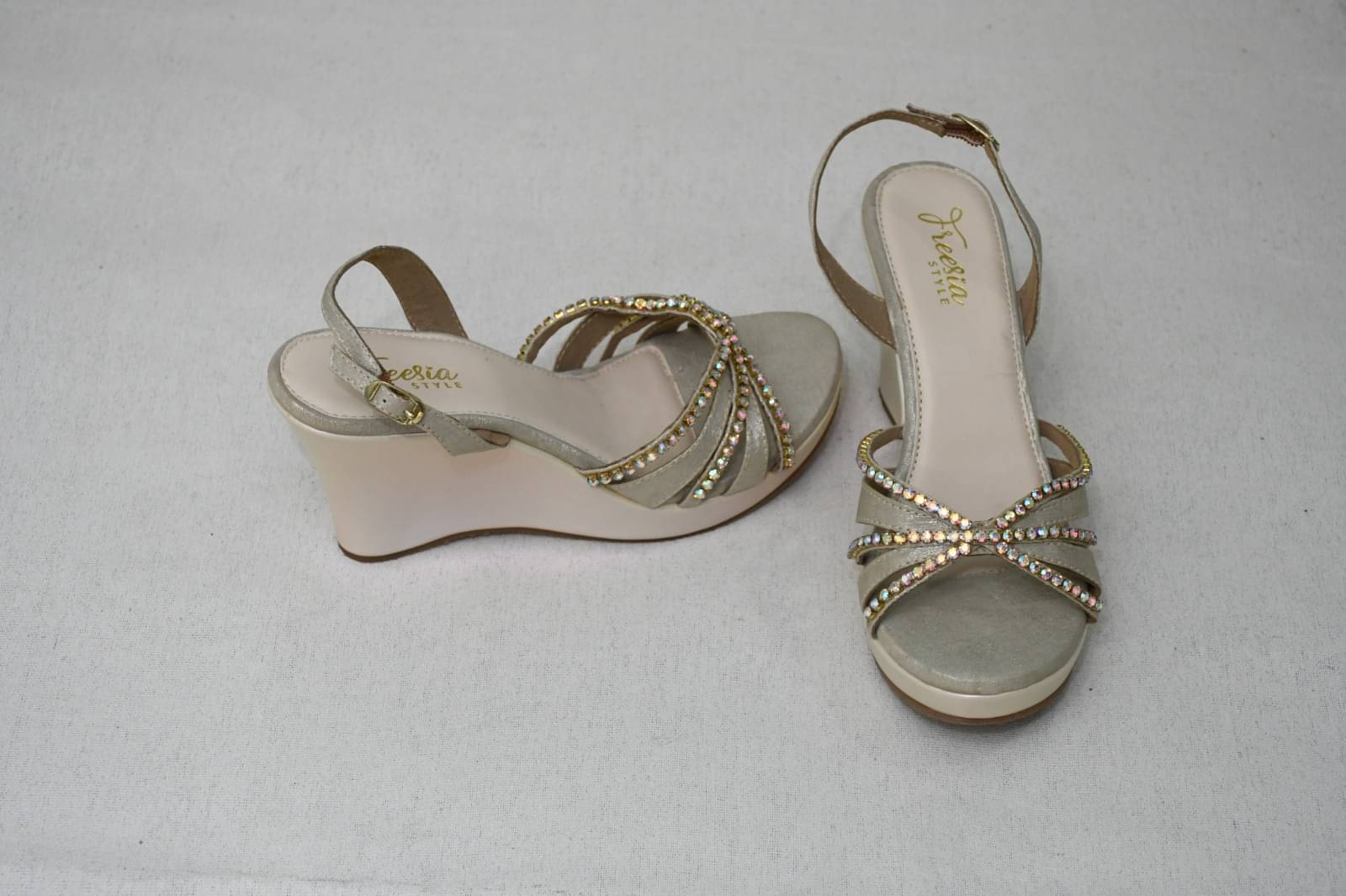 FREESIA STYLE Silver Floater Sandals FREESIA STYLE Silver Floater Sandals